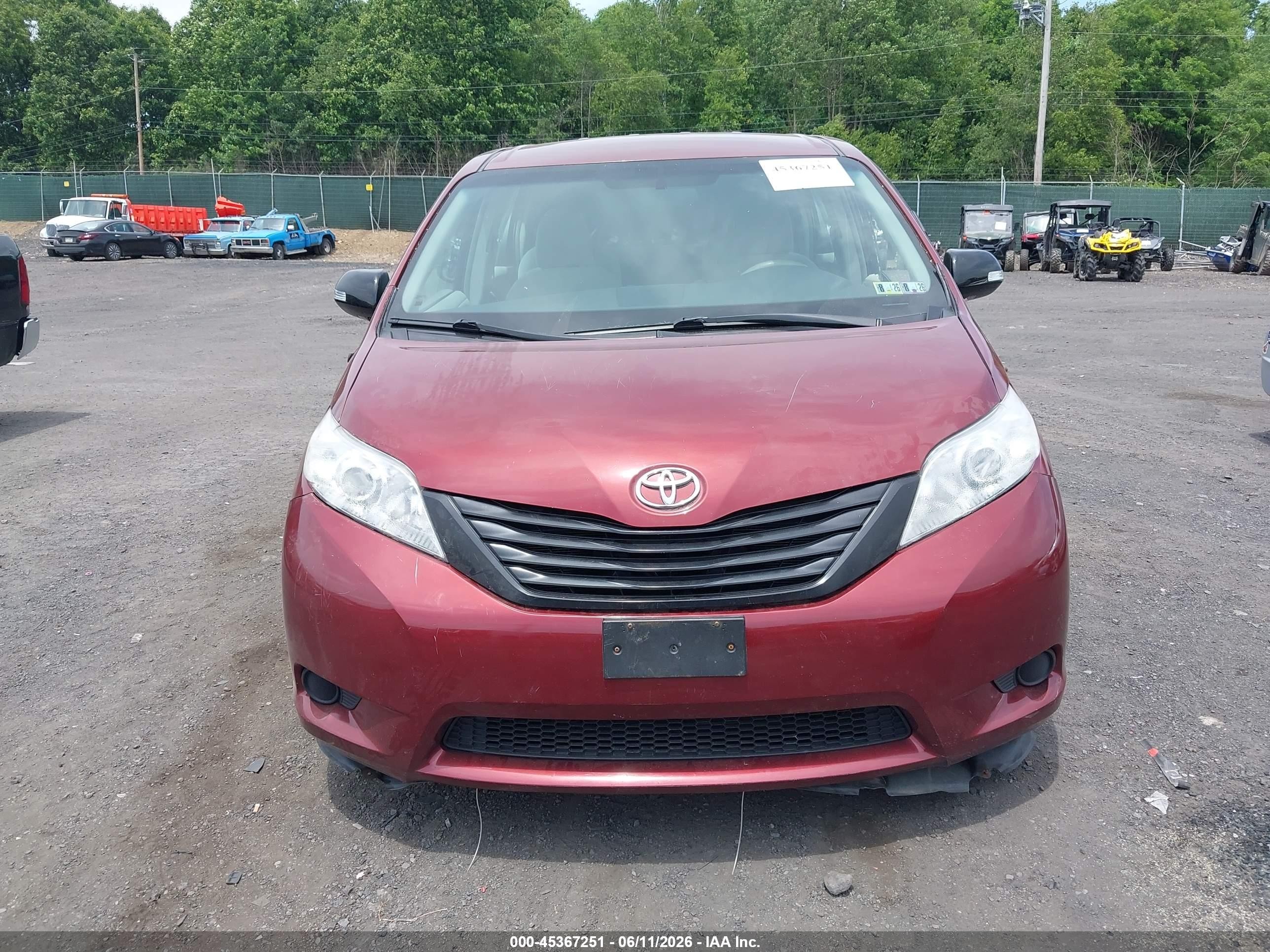 2014 Toyota Sienna L V6 7 Passenger Red vin: 5TDZK3DC2ES505680
