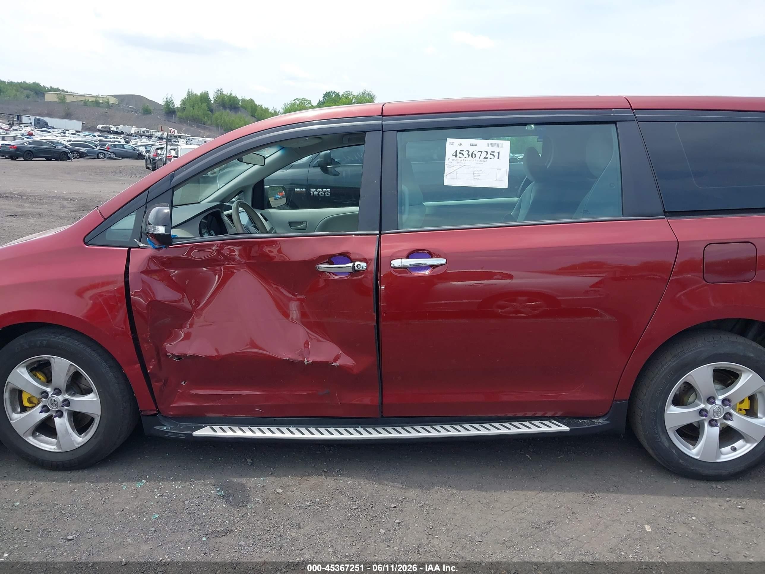 2014 Toyota Sienna L V6 7 Passenger Red vin: 5TDZK3DC2ES505680