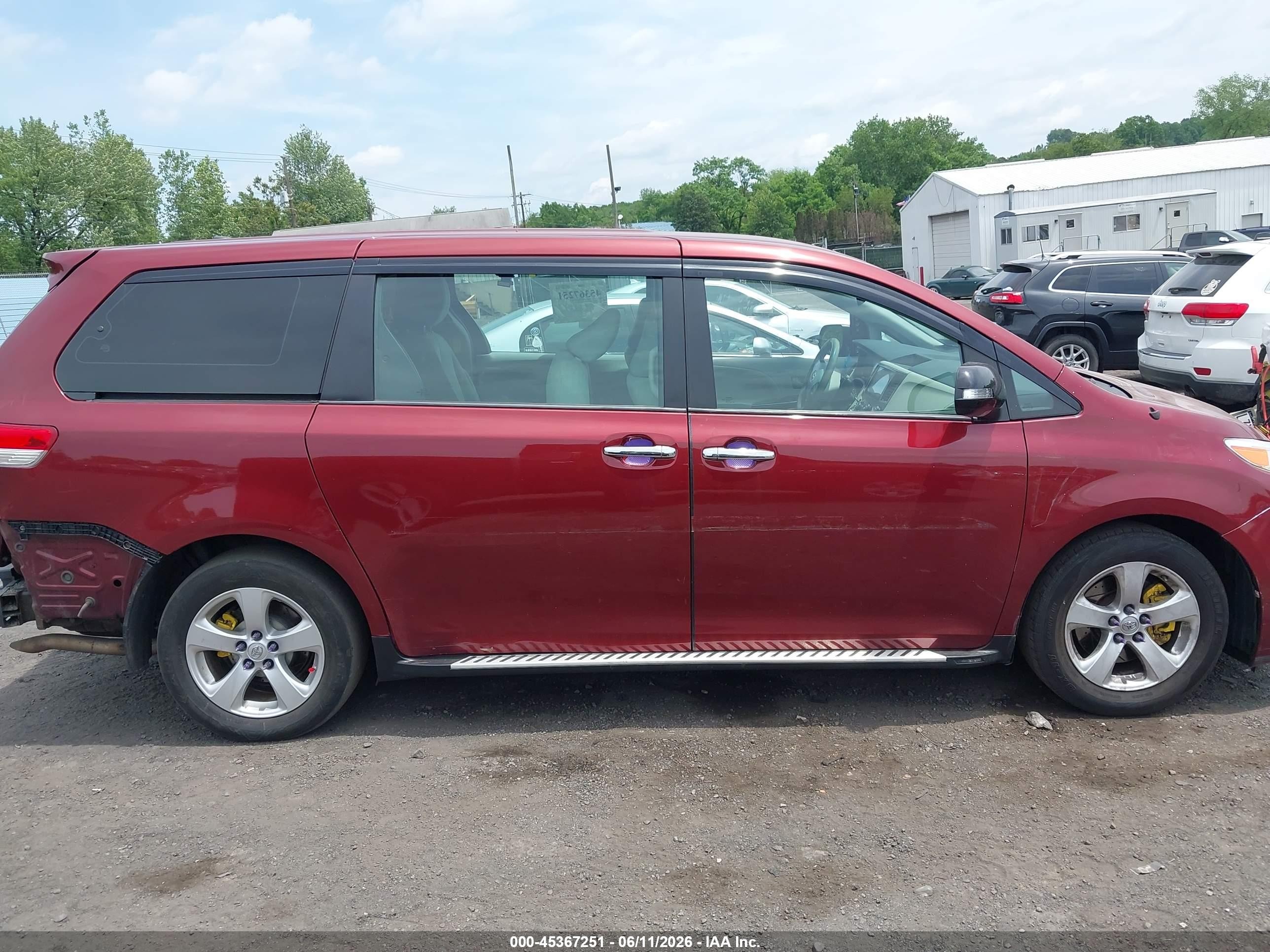 2014 Toyota Sienna L V6 7 Passenger Red vin: 5TDZK3DC2ES505680