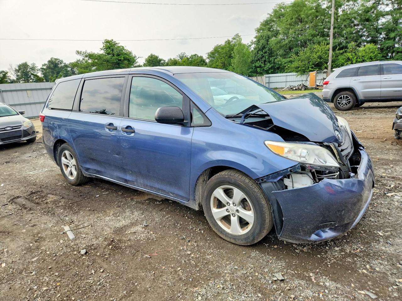 2015 Toyota Sienna L 7-passenger Blue vin: 5TDZK3DC2FS528684