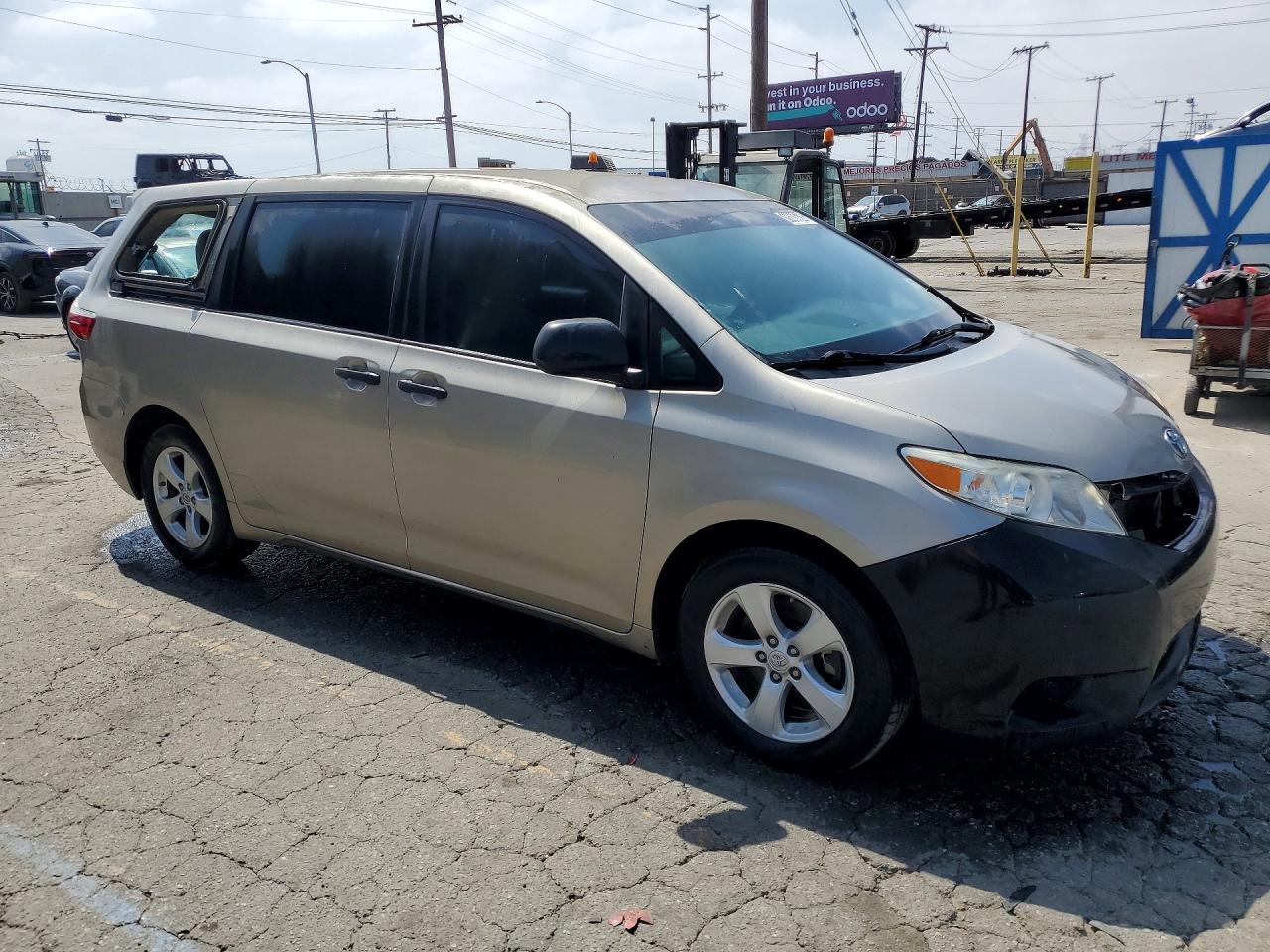 2015 Toyota Sienna L 7-passenger Beige vin: 5TDZK3DC2FS564441