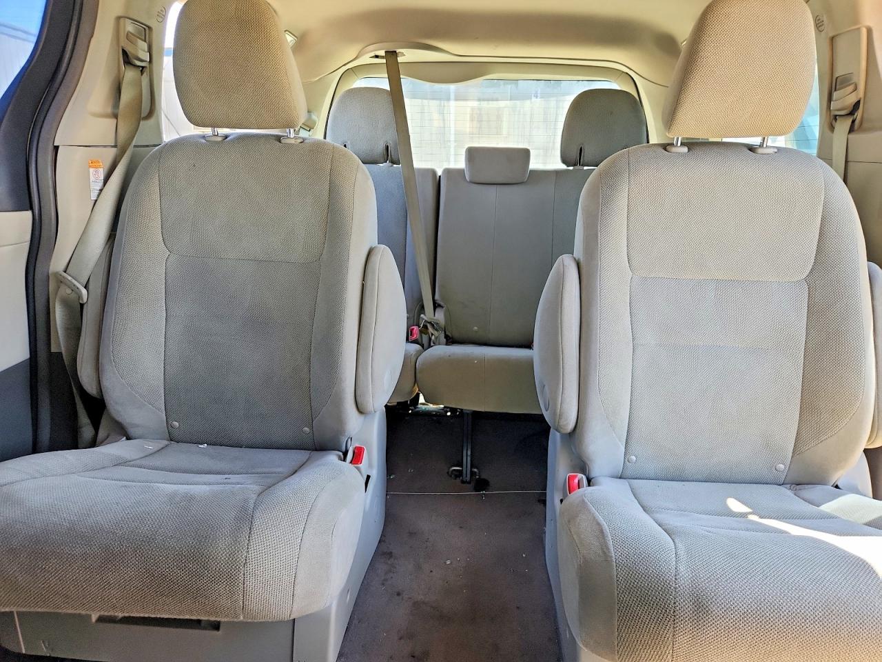 2015 Toyota Sienna L 7-passenger Beige vin: 5TDZK3DC2FS564441