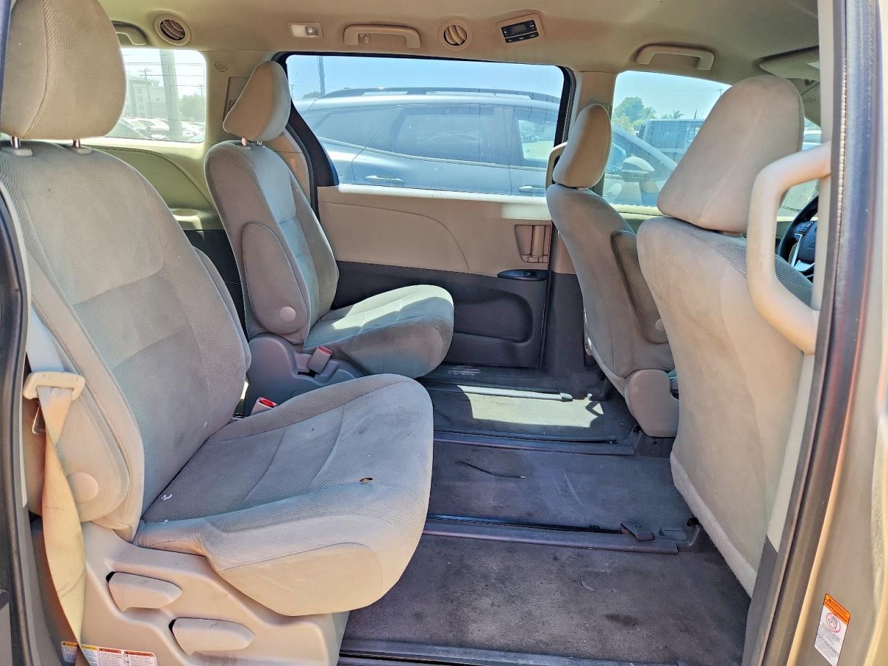 2015 Toyota Sienna L 7-passenger Beige vin: 5TDZK3DC2FS564441