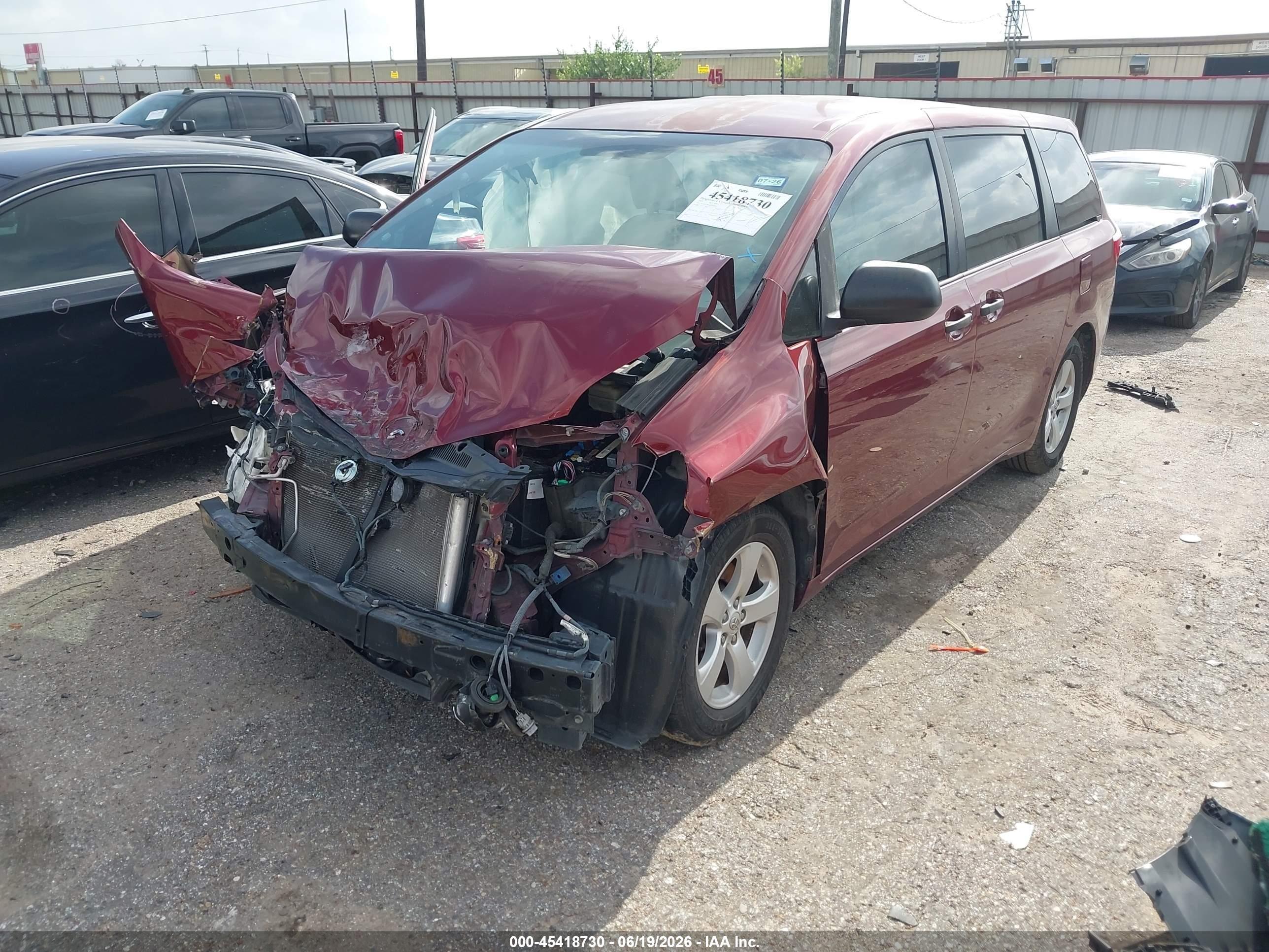2015 Toyota Sienna L 7 Passenger Red vin: 5TDZK3DC2FS586097