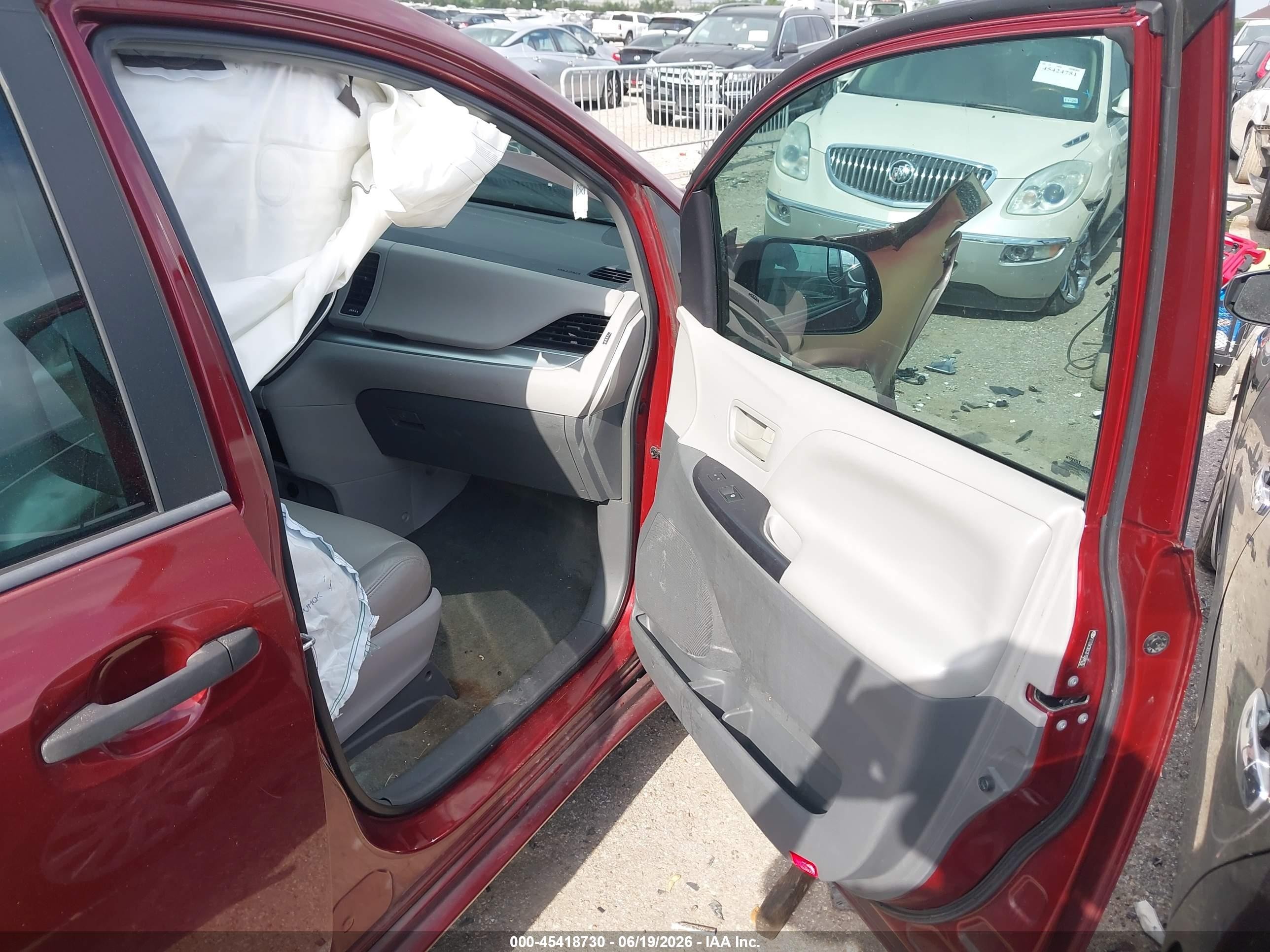 2015 Toyota Sienna L 7 Passenger Red vin: 5TDZK3DC2FS586097
