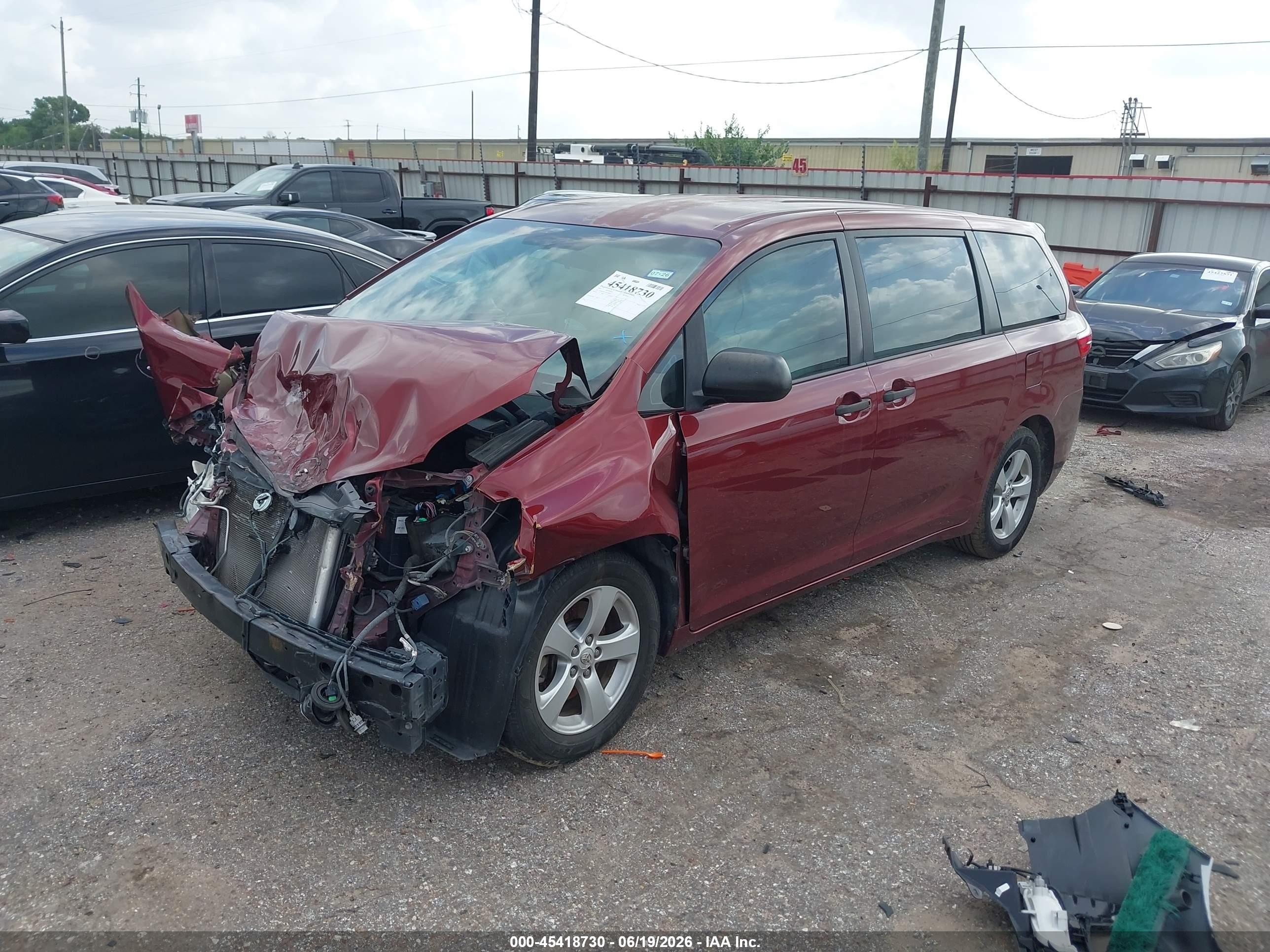 2015 Toyota Sienna L 7 Passenger Red vin: 5TDZK3DC2FS586097