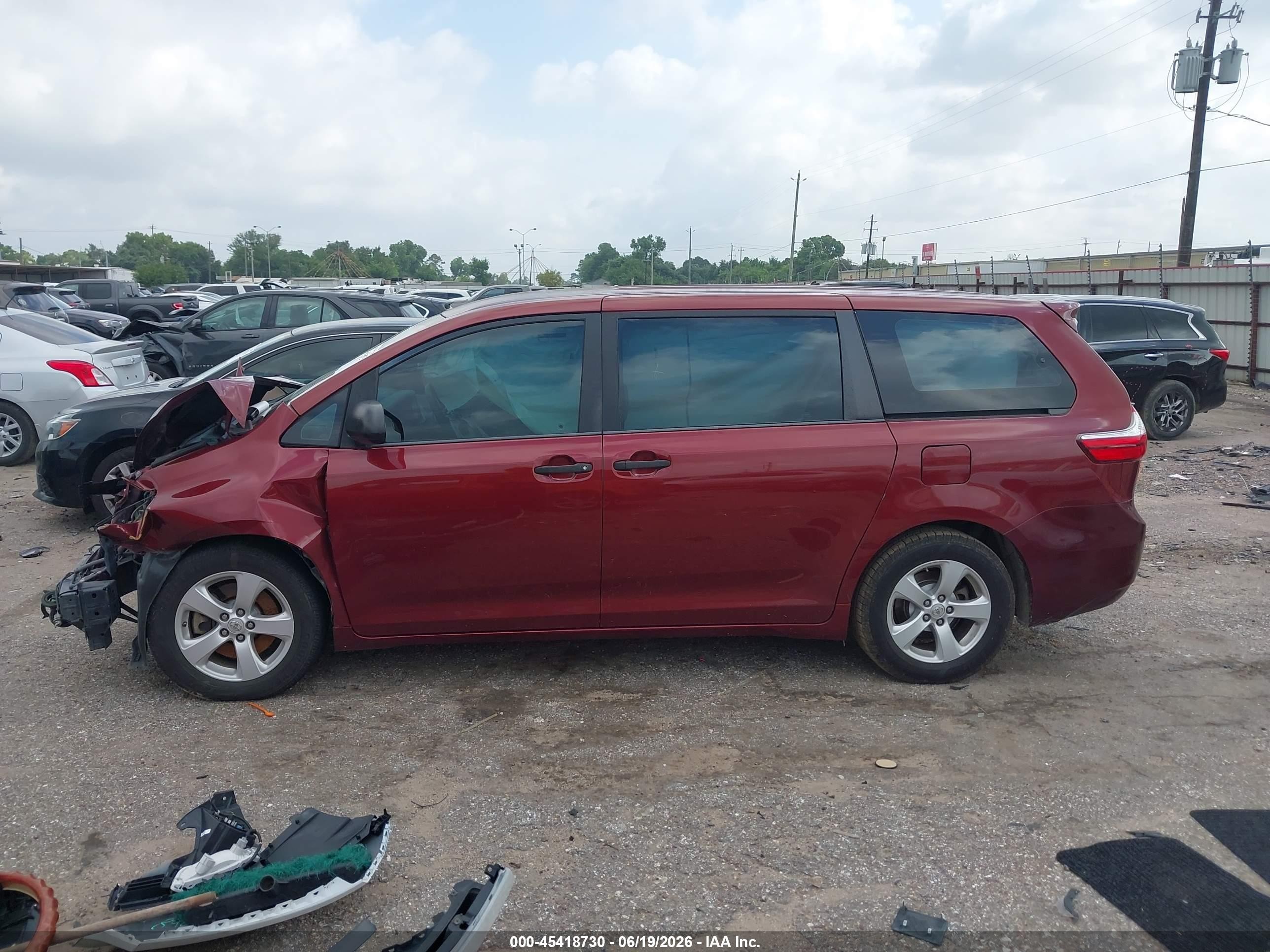 2015 Toyota Sienna L 7 Passenger Red vin: 5TDZK3DC2FS586097