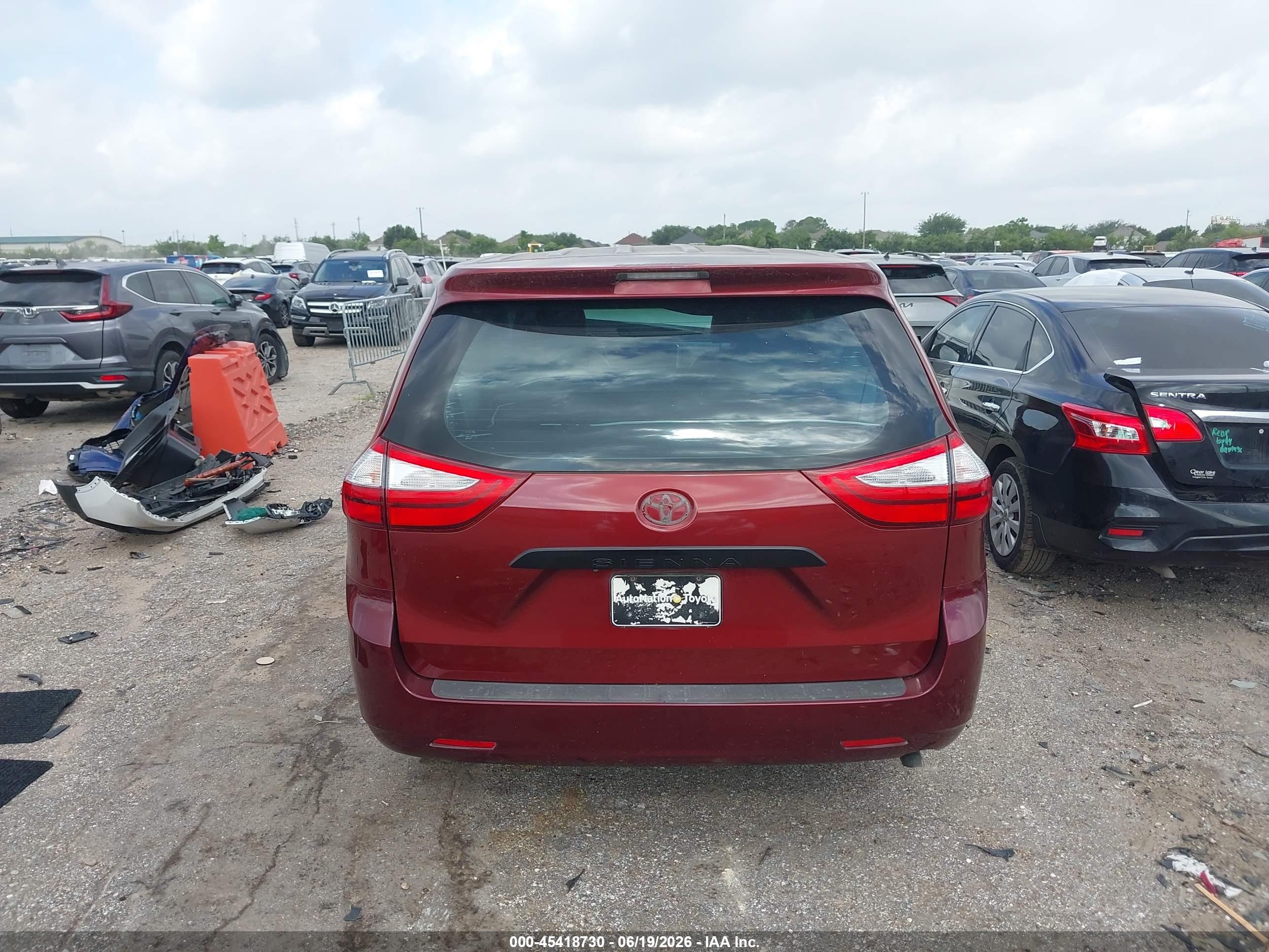2015 Toyota Sienna L 7 Passenger Red vin: 5TDZK3DC2FS586097