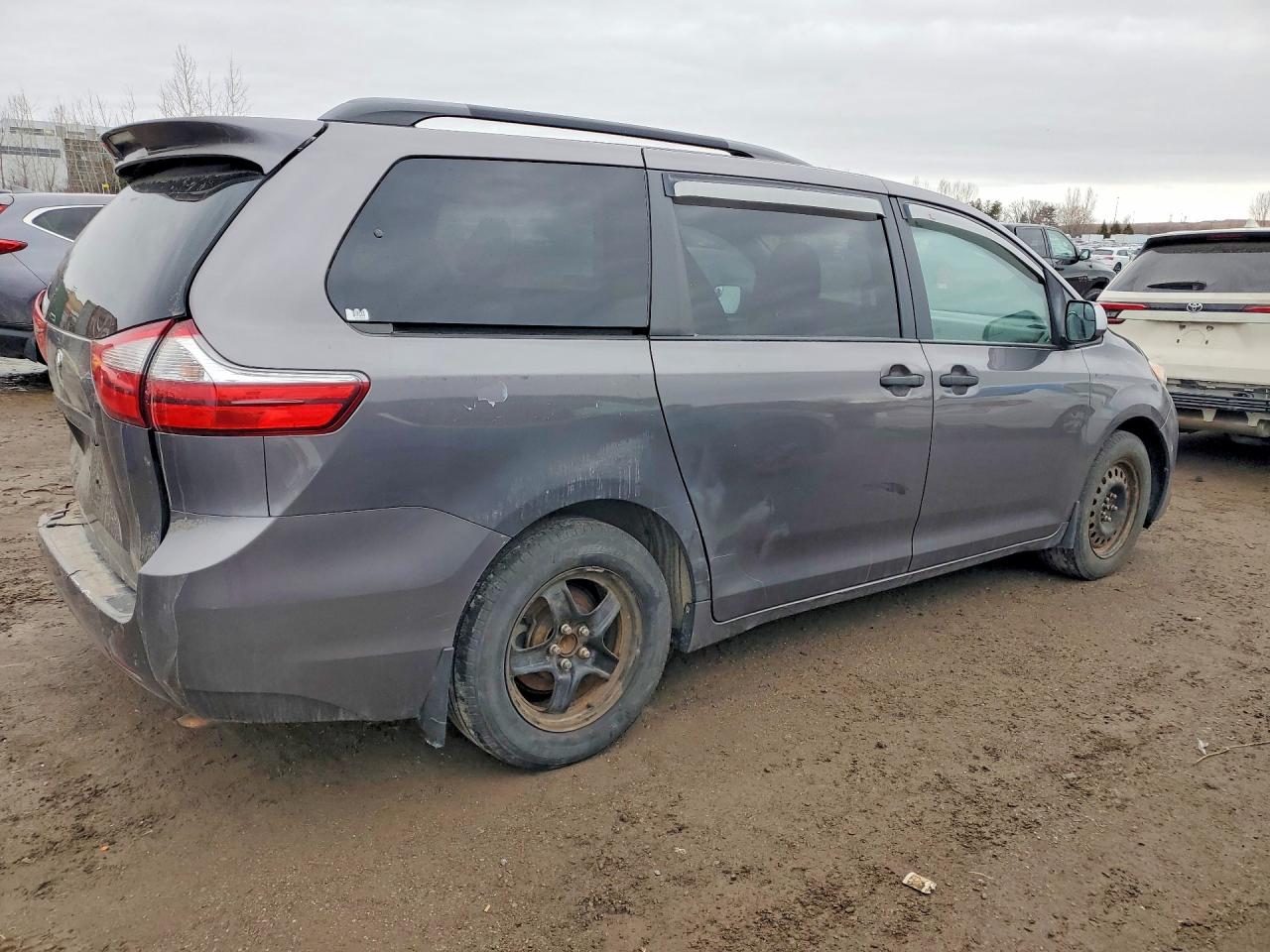 2015 Toyota Sienna L 7-passenger Gray vin: 5TDZK3DC2FS614593