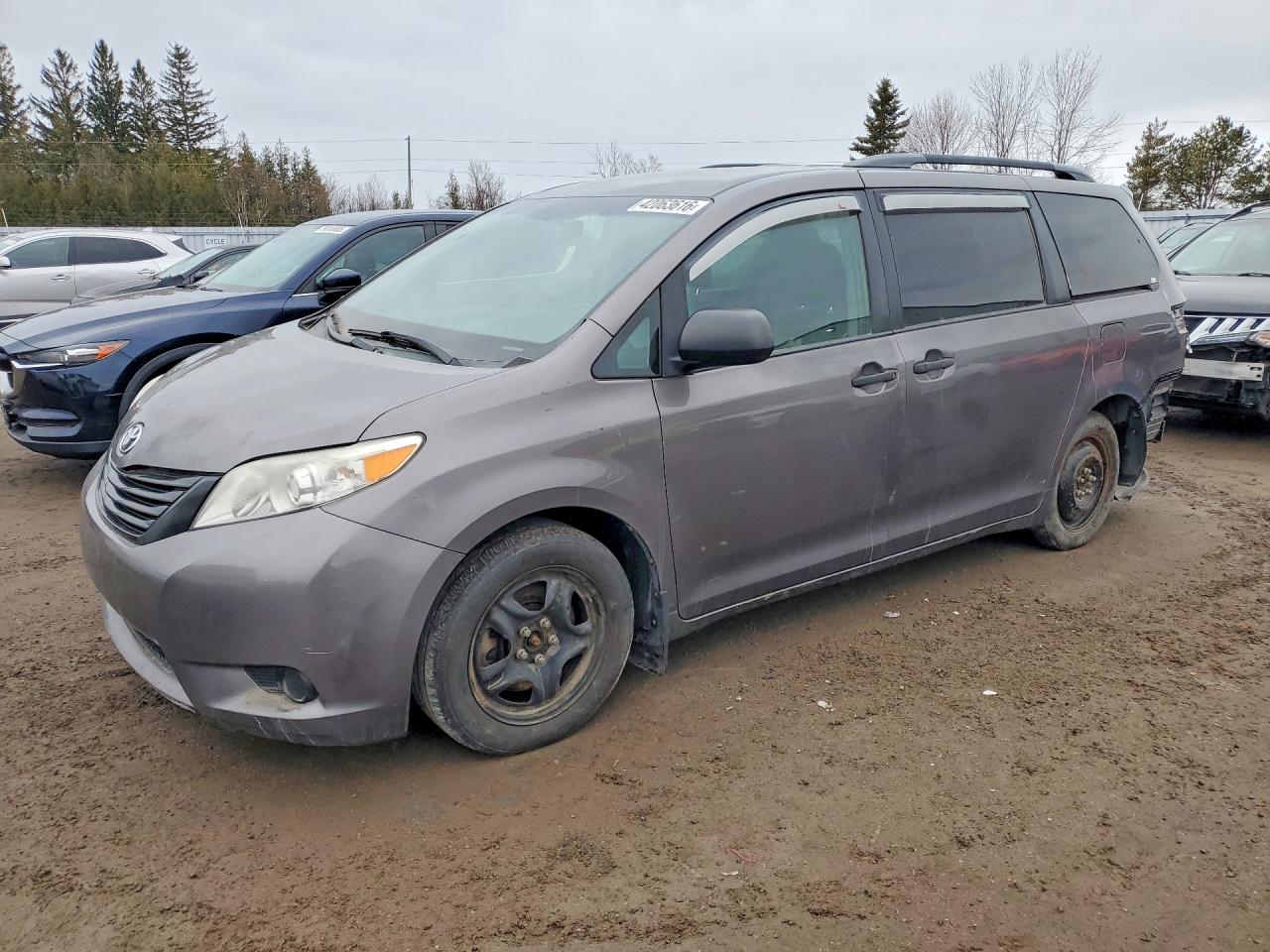 2015 Toyota Sienna L 7-passenger Gray vin: 5TDZK3DC2FS614593