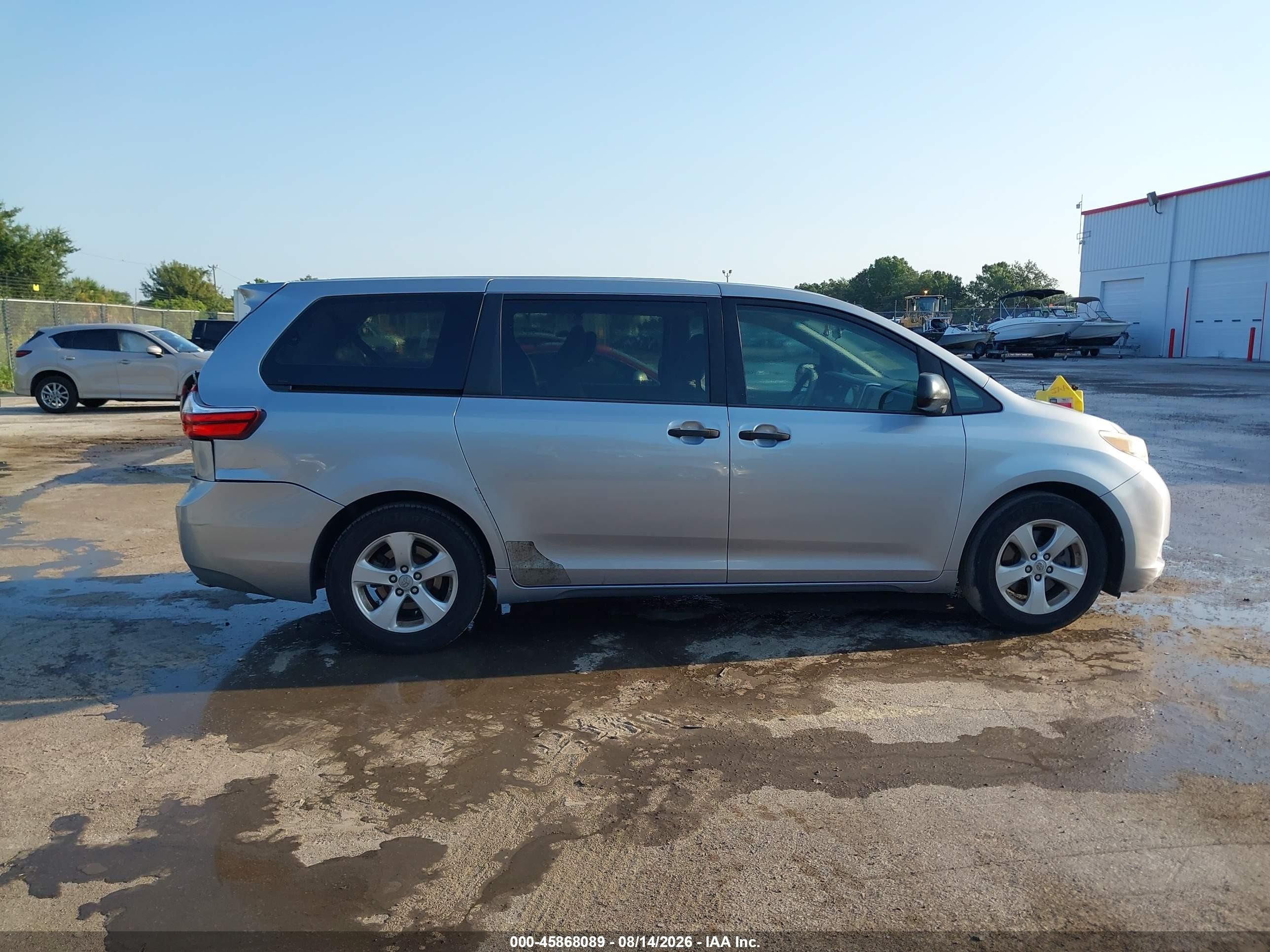 2015 Toyota Sienna L 7 Passenger Синий vin: 5TDZK3DC2FS660697