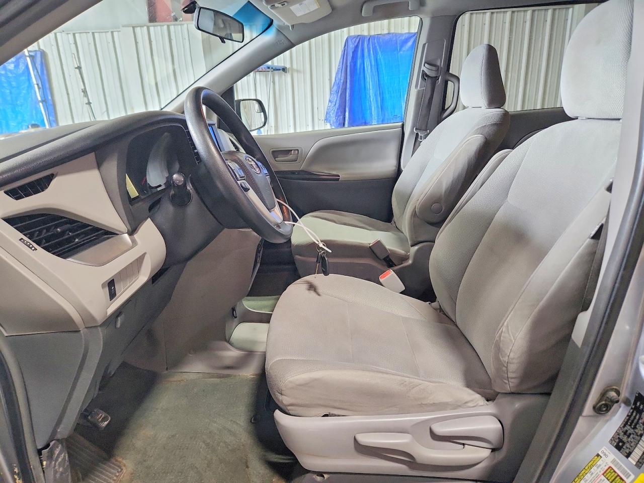 2015 Toyota Sienna L 7-passenger Silver vin: 5TDZK3DC2FS674969