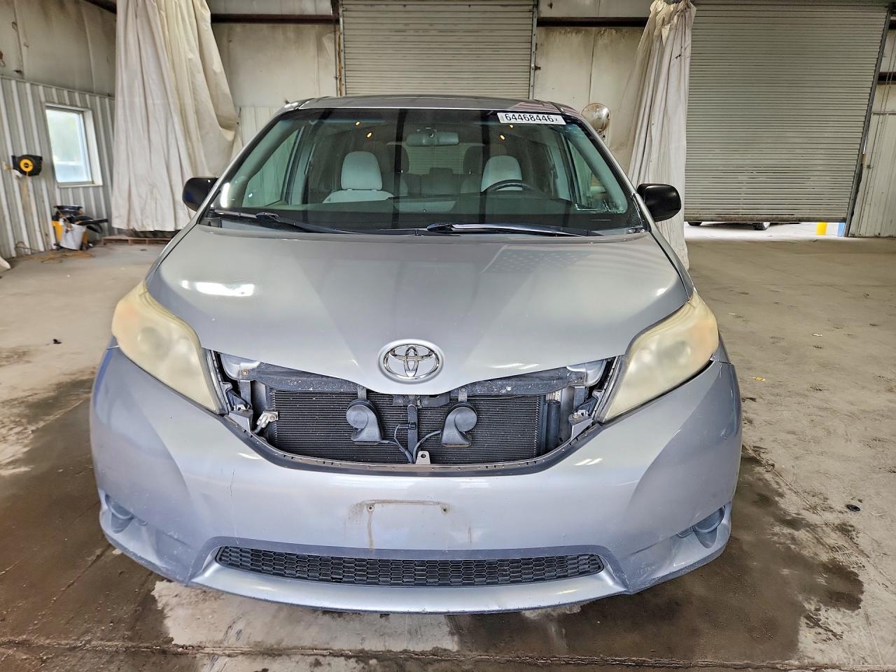 2015 Toyota Sienna L 7-passenger Silver vin: 5TDZK3DC2FS674969