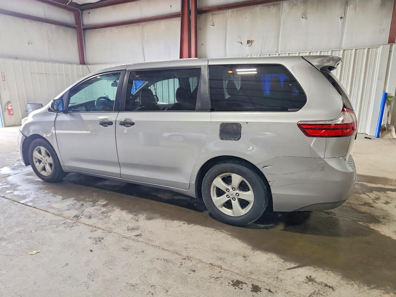 2015 Toyota Sienna L 7-passenger Silver vin: 5TDZK3DC2FS674969