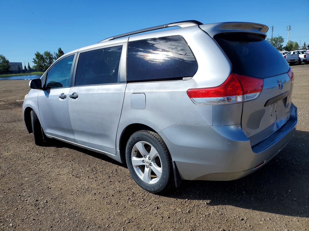 2012 Toyota Sienna Base 7-passenger Silver vin: 5TDZK3DC3CS182754