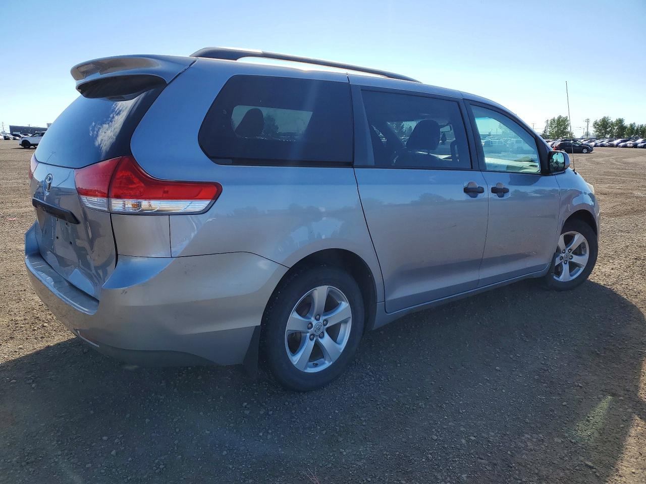 2012 Toyota Sienna Base 7-passenger Silver vin: 5TDZK3DC3CS182754