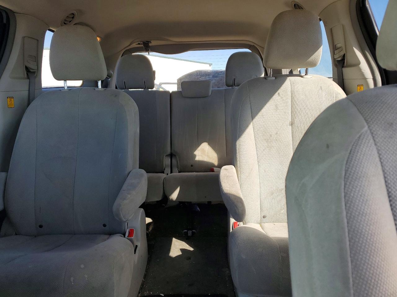 2012 Toyota Sienna Base 7-passenger Silver vin: 5TDZK3DC3CS182754