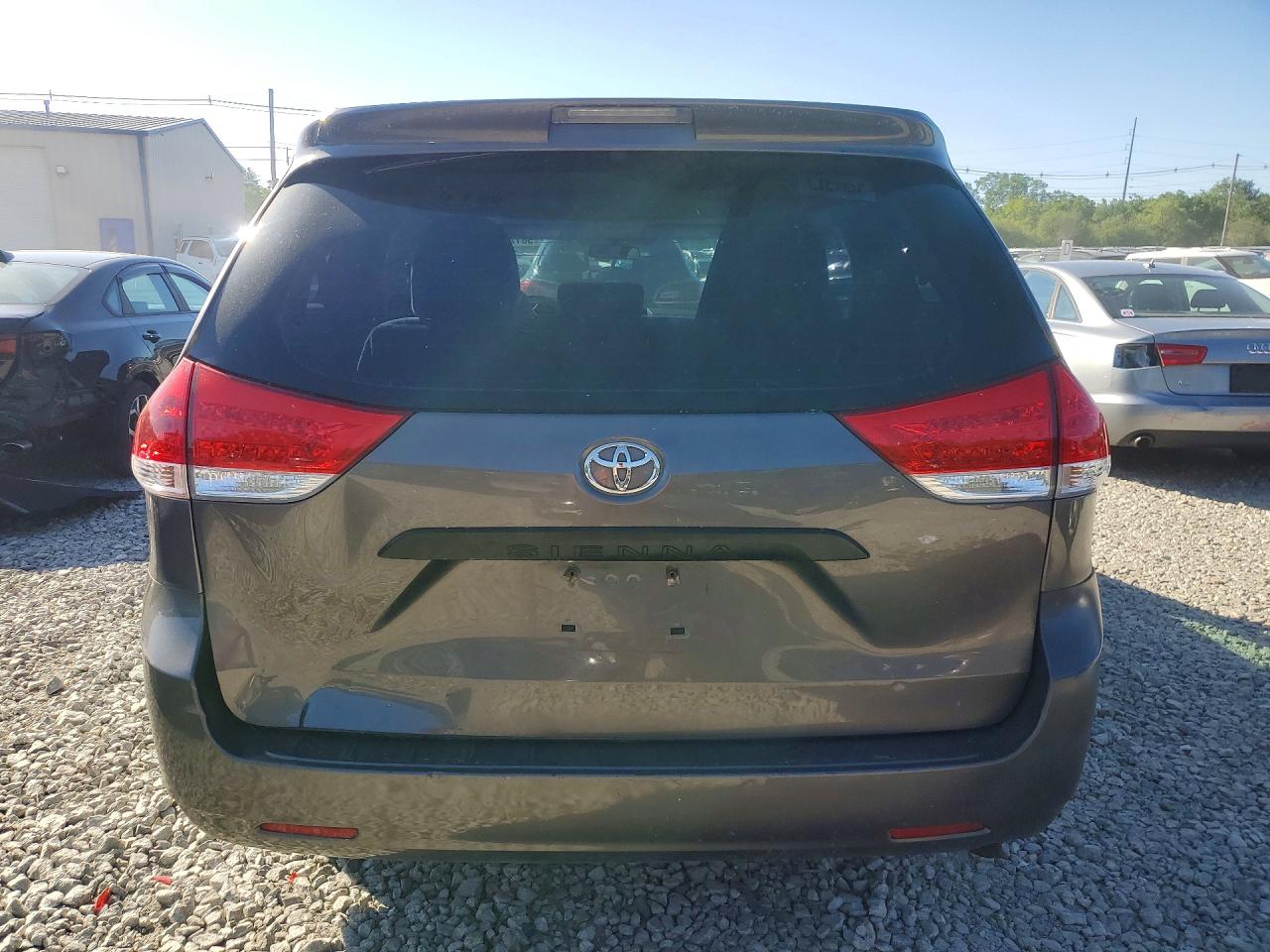 2012 Toyota Sienna Base 7-passenger Gray vin: 5TDZK3DC3CS216739