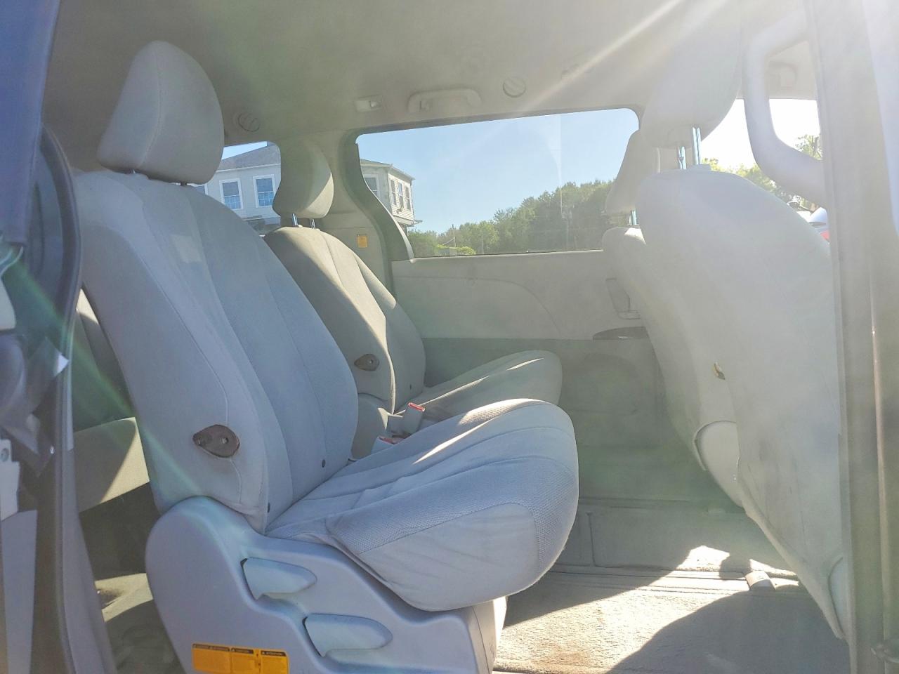 2012 Toyota Sienna Base 7-passenger Gray vin: 5TDZK3DC3CS216739