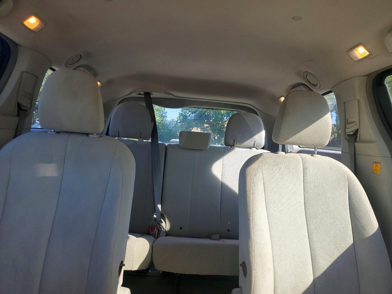 2012 Toyota Sienna Base 7-passenger Gray vin: 5TDZK3DC3CS216739