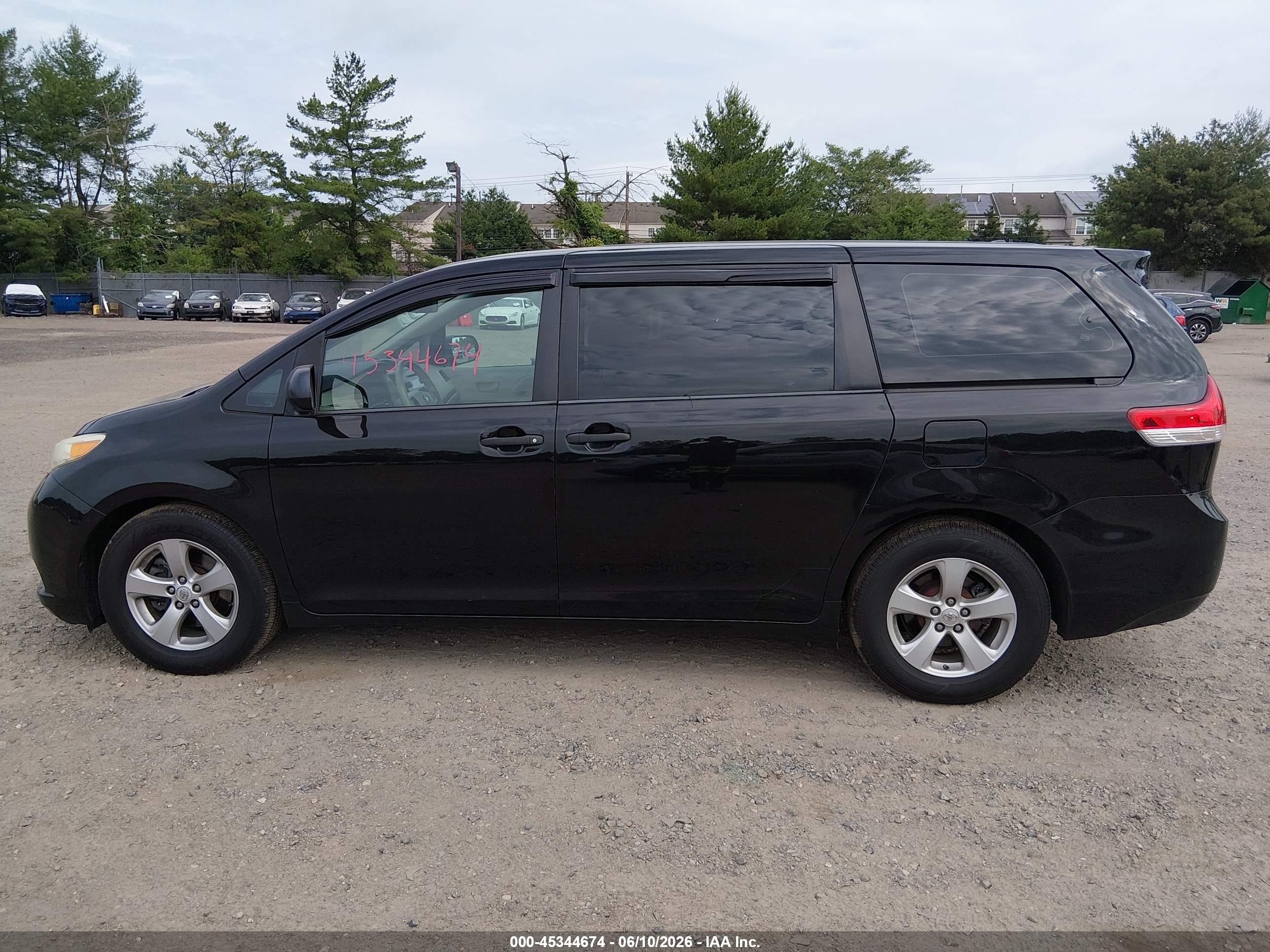 2013 Toyota Sienna L V6 7 Passenger Black vin: 5TDZK3DC3DS291636