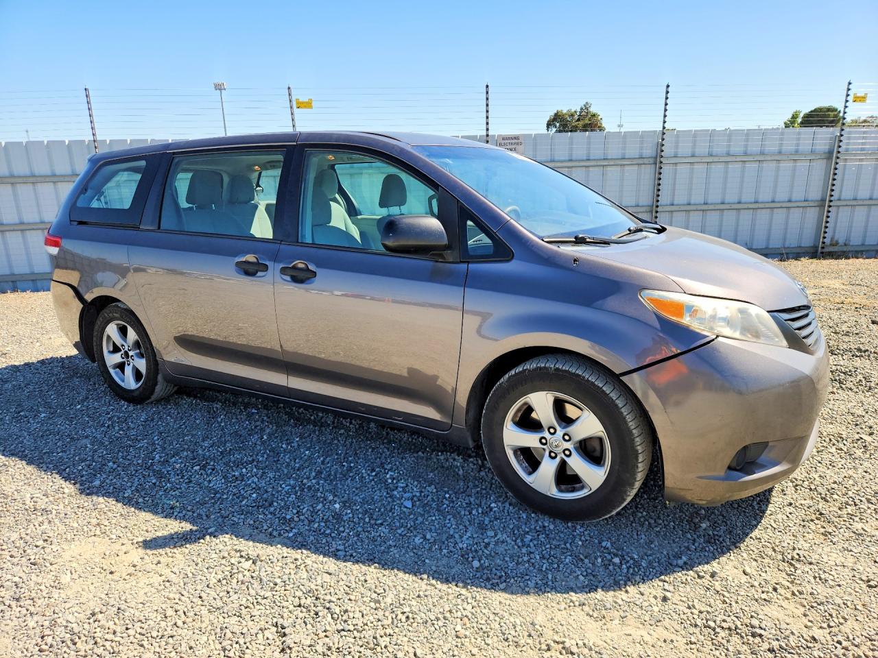 2013 Toyota Sienna L 7-passenger Gray vin: 5TDZK3DC3DS300870