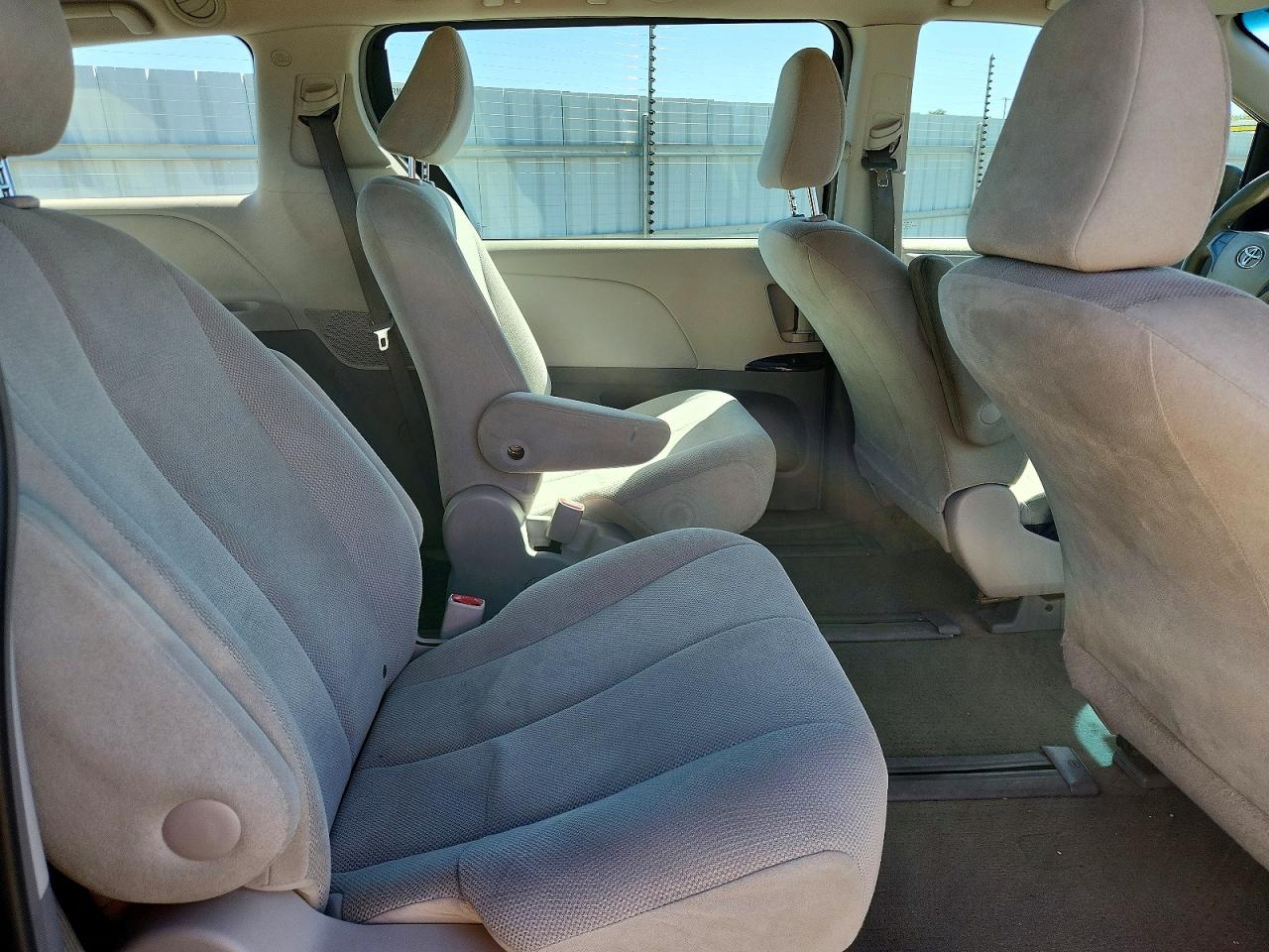 2013 Toyota Sienna L 7-passenger Gray vin: 5TDZK3DC3DS300870