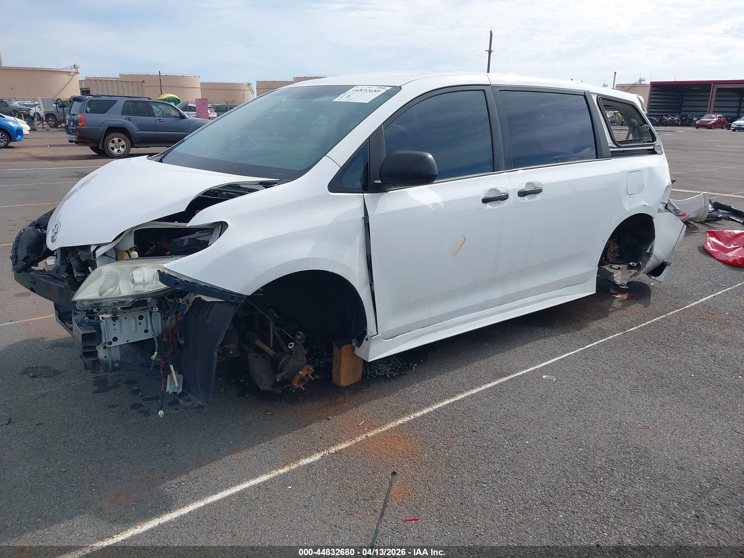 2013 Toyota Sienna L V6 7 Passenger White vin: 5TDZK3DC3DS358364