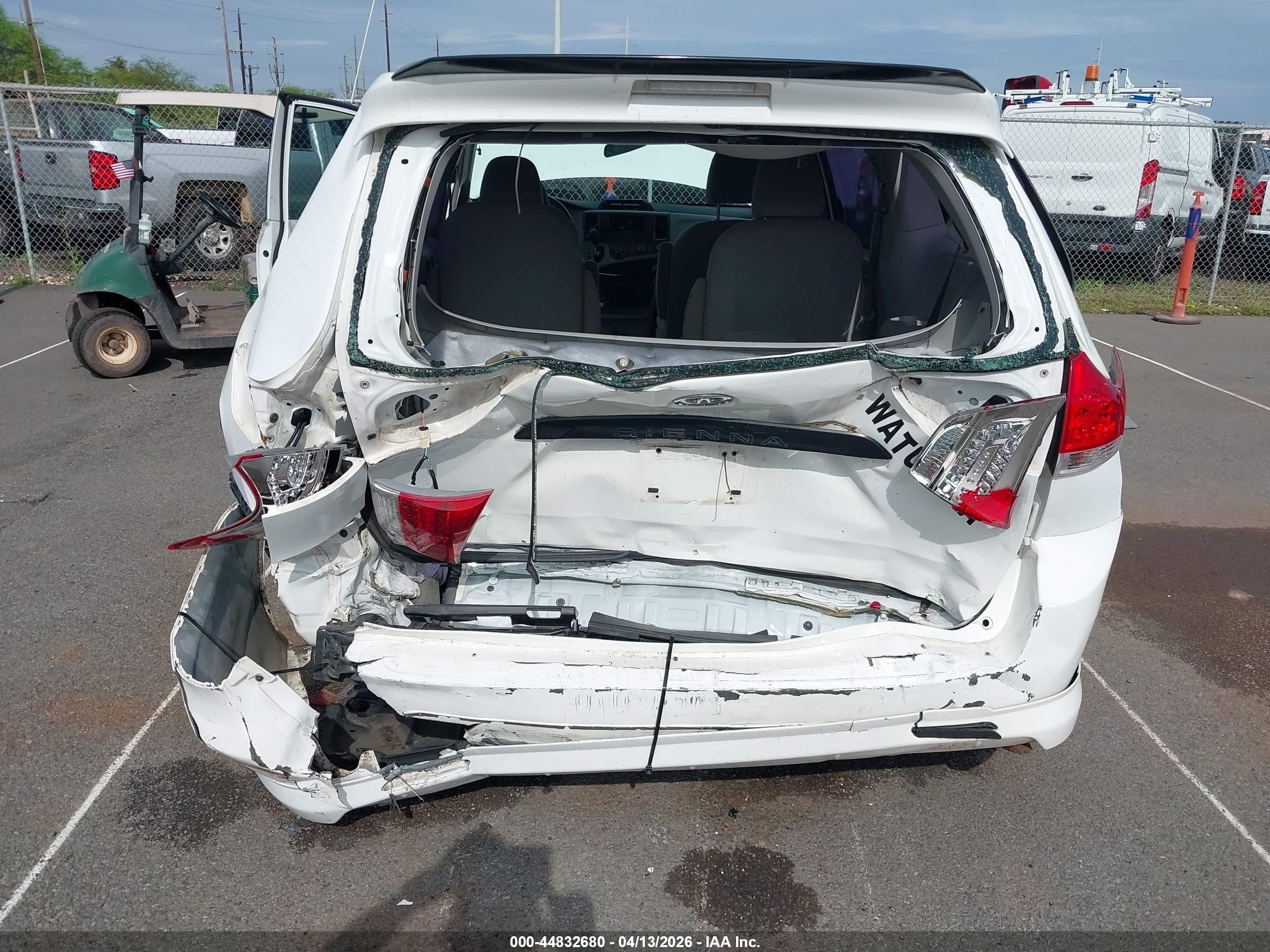 2013 Toyota Sienna L V6 7 Passenger White vin: 5TDZK3DC3DS358364
