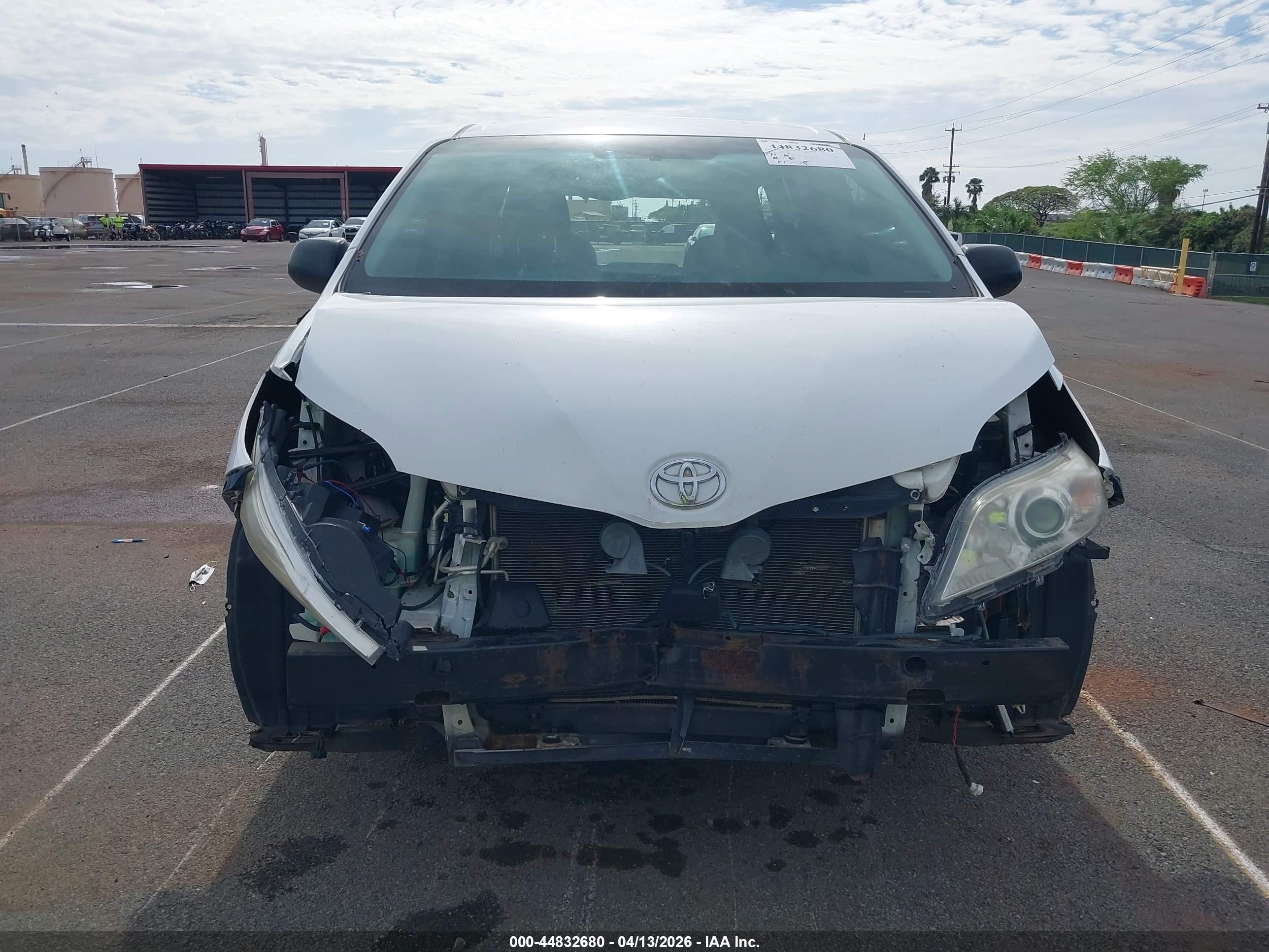 2013 Toyota Sienna L V6 7 Passenger White vin: 5TDZK3DC3DS358364