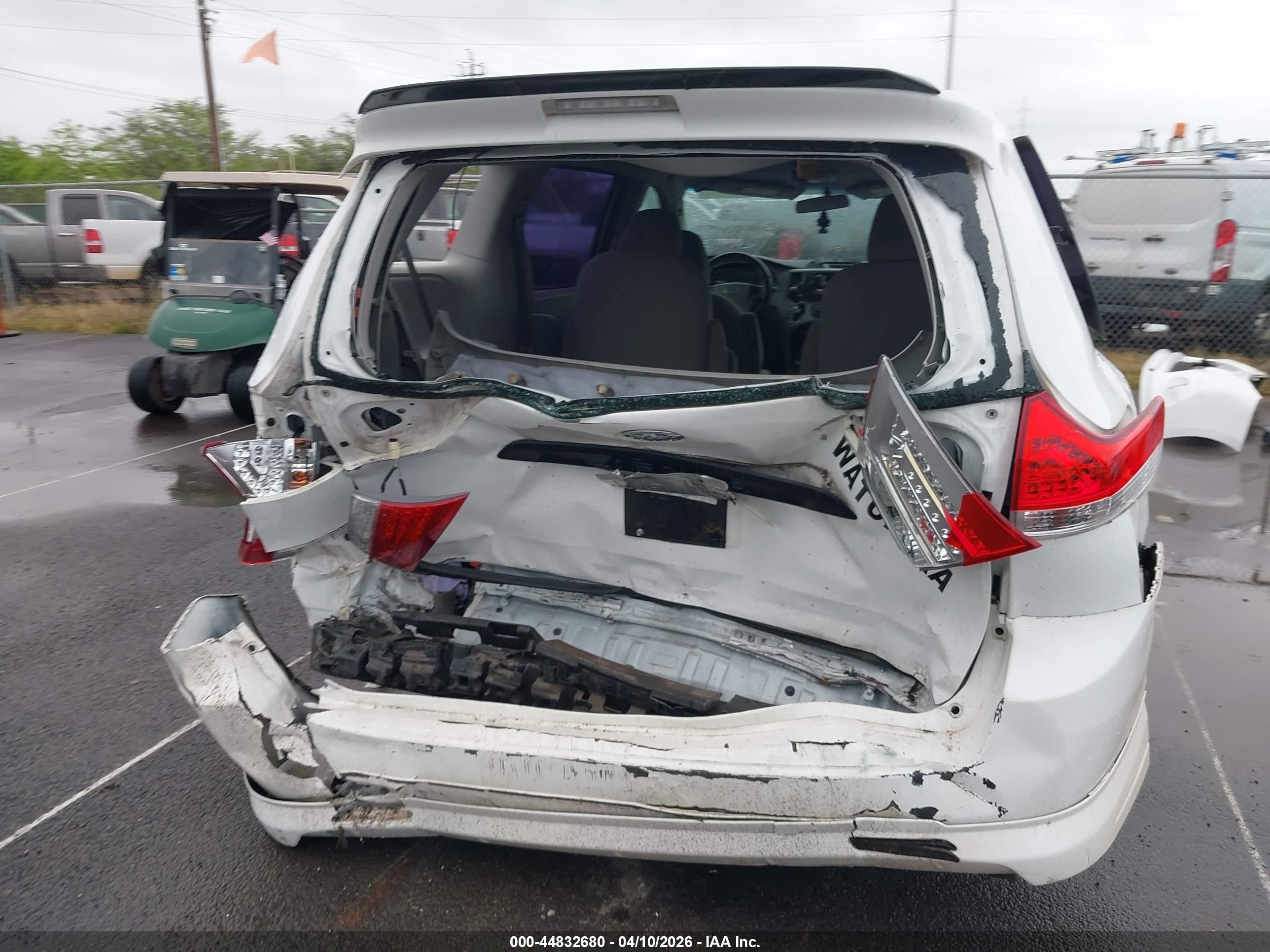 2013 Toyota Sienna L V6 7 Passenger White vin: 5TDZK3DC3DS358364