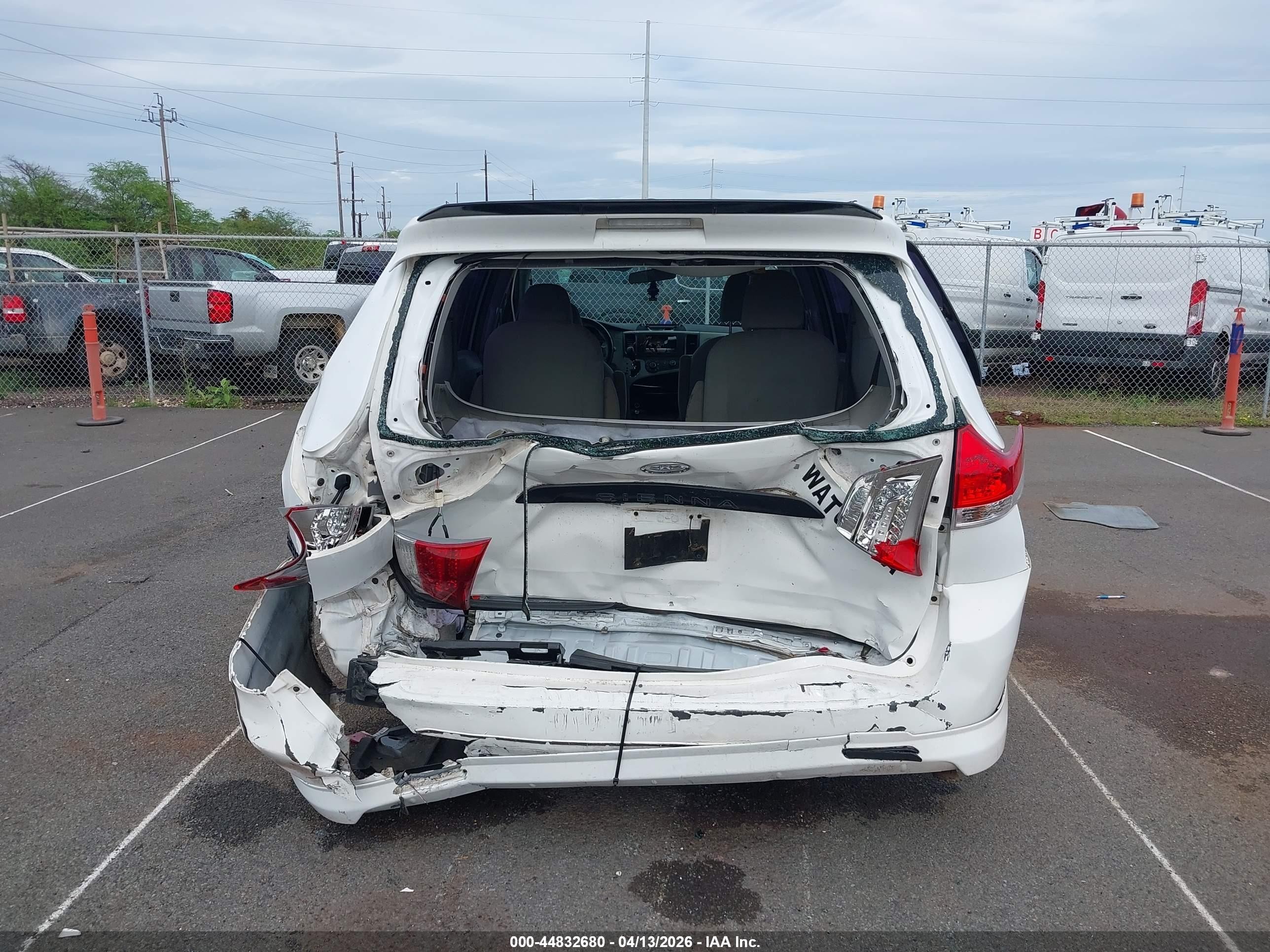 2013 Toyota Sienna L V6 7 Passenger White vin: 5TDZK3DC3DS358364