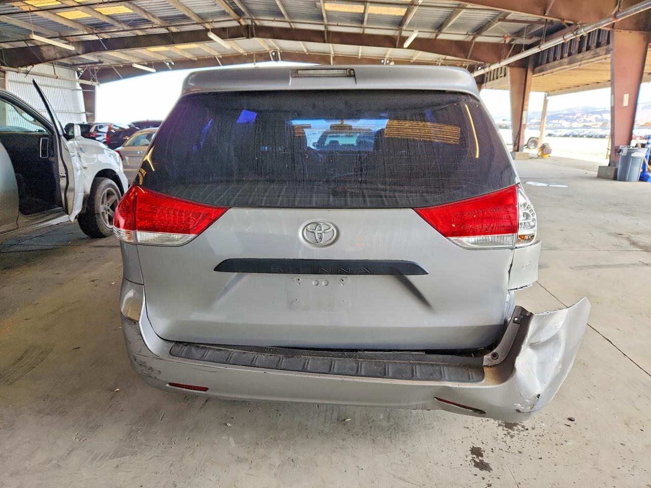 2013 Toyota Sienna L 7-passenger Silver vin: 5TDZK3DC3DS391607
