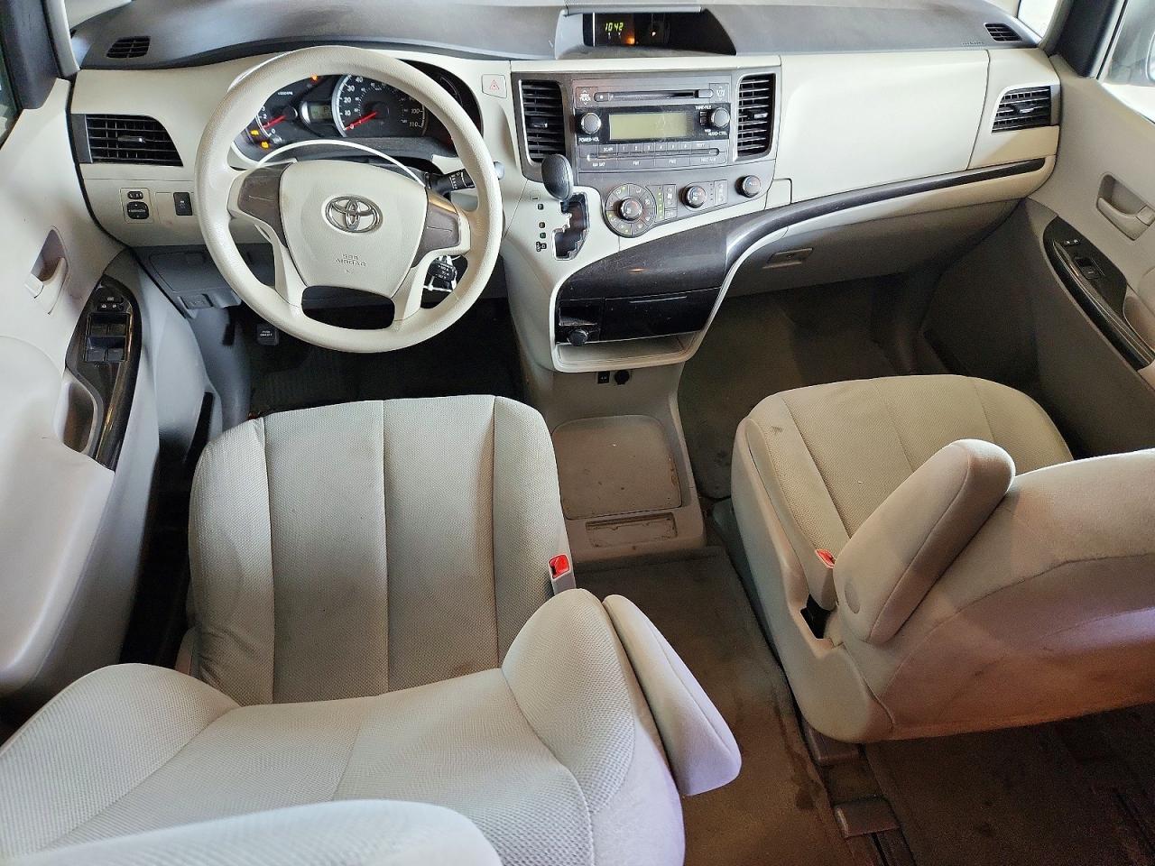 2013 Toyota Sienna L 7-passenger Silver vin: 5TDZK3DC3DS391607