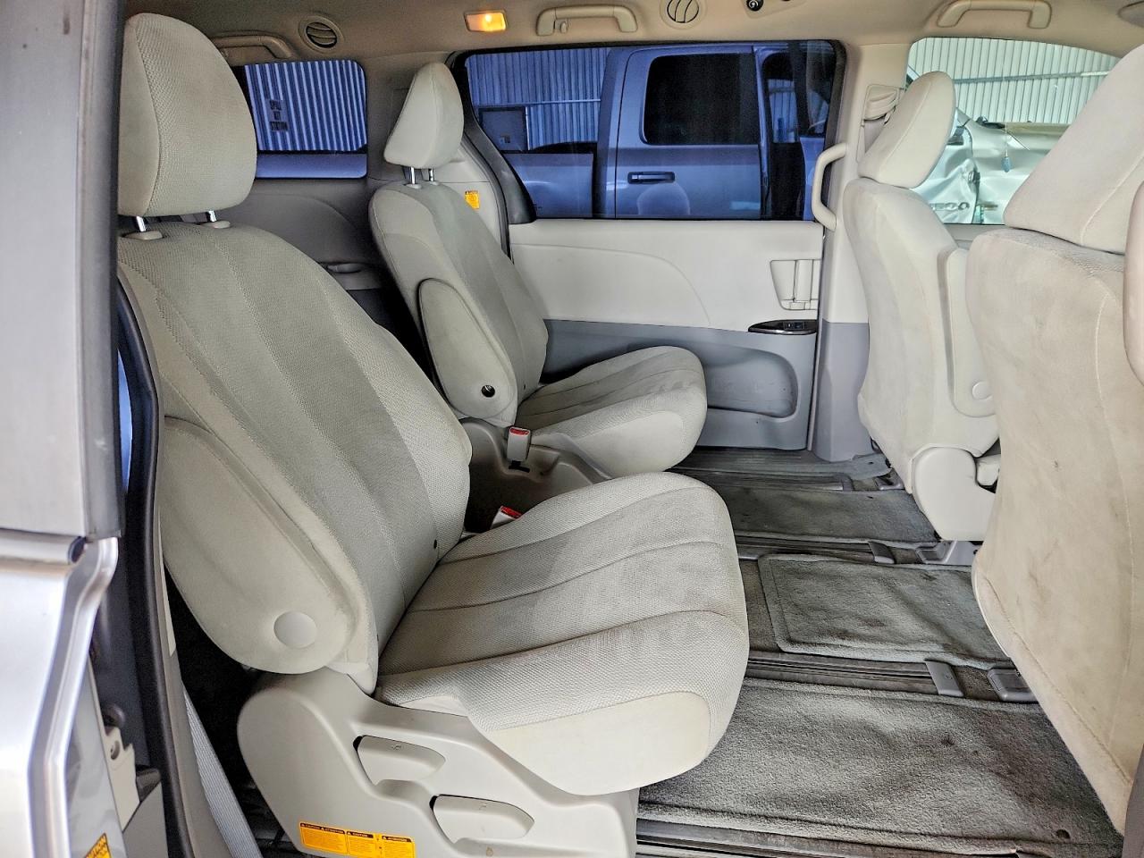 2013 Toyota Sienna L 7-passenger Silver vin: 5TDZK3DC3DS391607