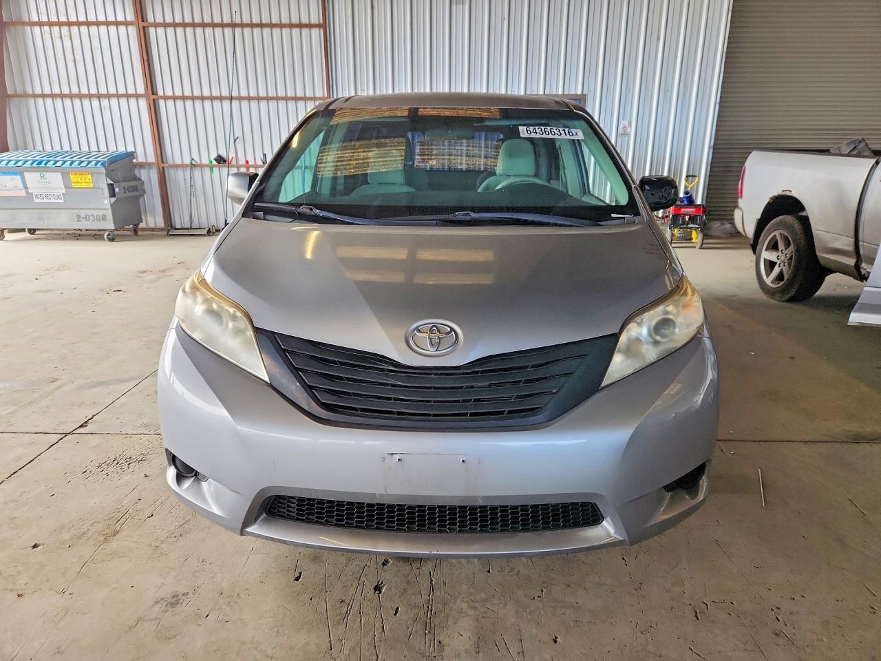 2013 Toyota Sienna L 7-passenger Silver vin: 5TDZK3DC3DS391607