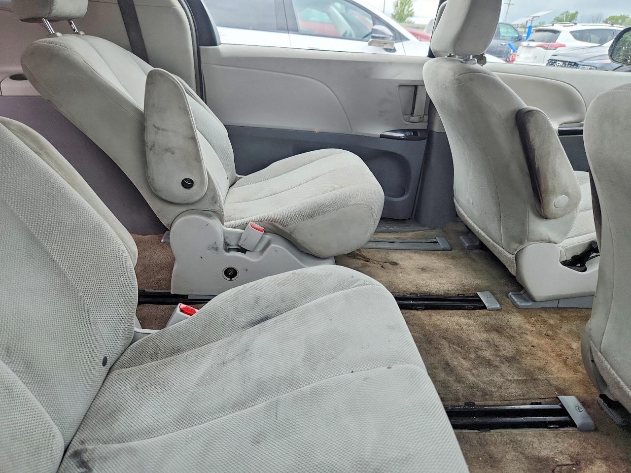 2014 Toyota Sienna L 7-passenger Серый vin: 5TDZK3DC3ES439088