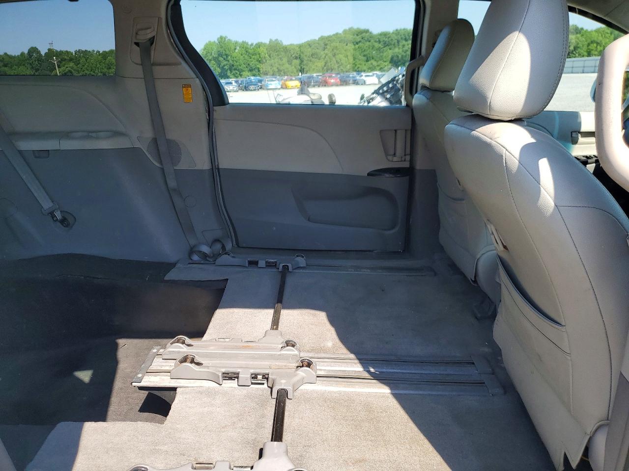 2014 Toyota Sienna L 7-passenger Белый vin: 5TDZK3DC3ES450849