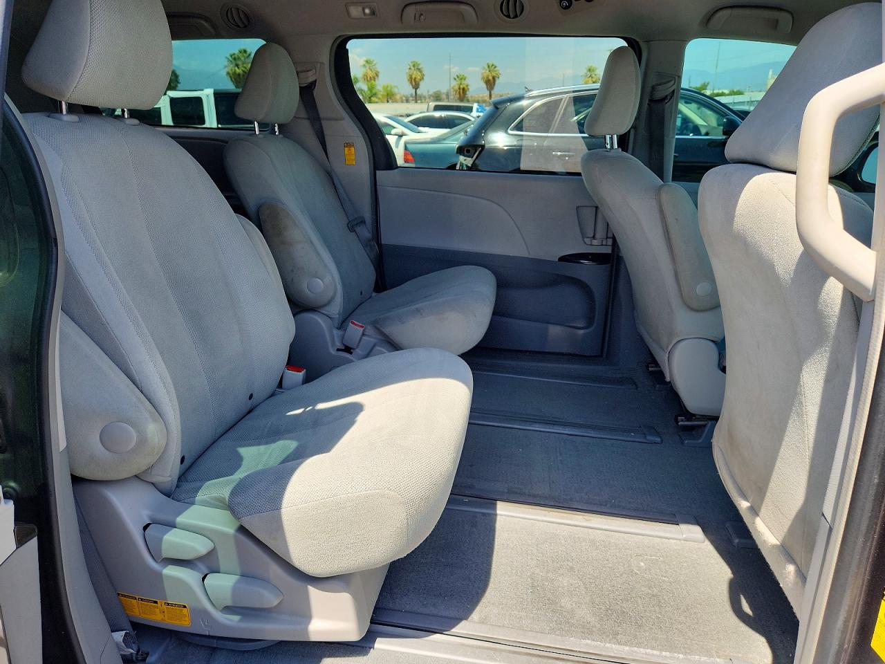 2014 Toyota Sienna L 7-passenger Серый vin: 5TDZK3DC3ES466078