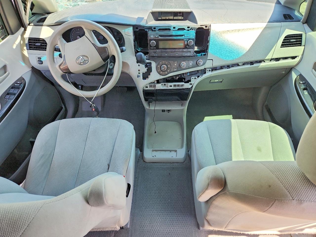 2014 Toyota Sienna L 7-passenger Серый vin: 5TDZK3DC3ES466078
