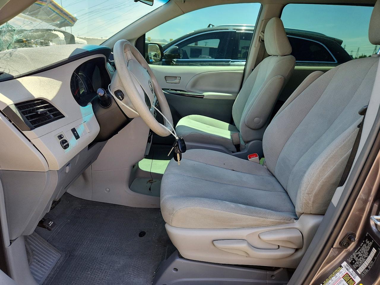 2014 Toyota Sienna L 7-passenger Серый vin: 5TDZK3DC3ES466078