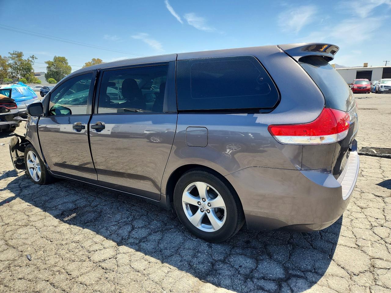 2014 Toyota Sienna L 7-passenger Серый vin: 5TDZK3DC3ES466078
