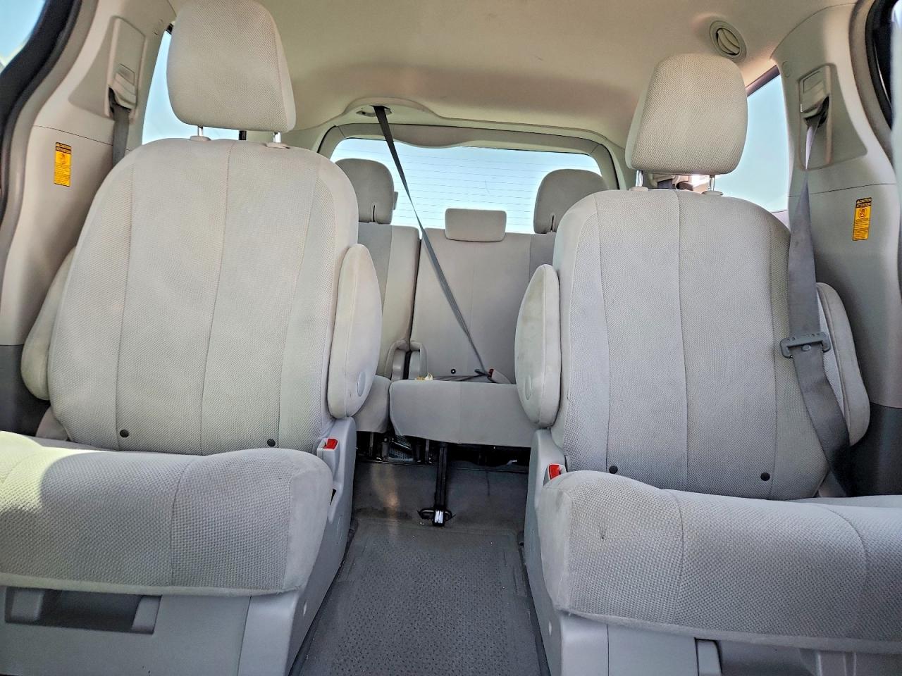 2014 Toyota Sienna L 7-passenger Серый vin: 5TDZK3DC3ES466078