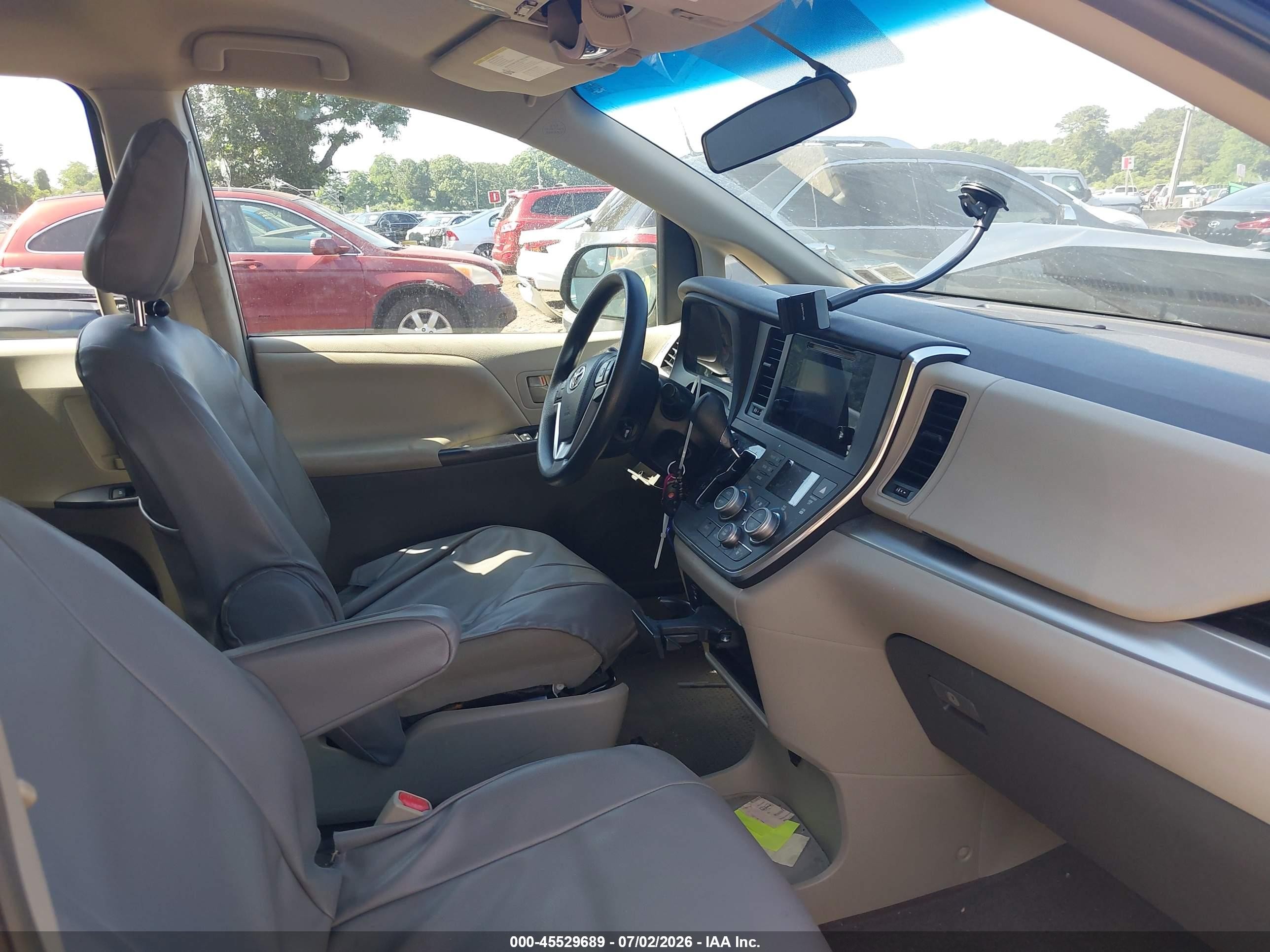 2015 Toyota Sienna L 7 Passenger Синий vin: 5TDZK3DC3FS585962