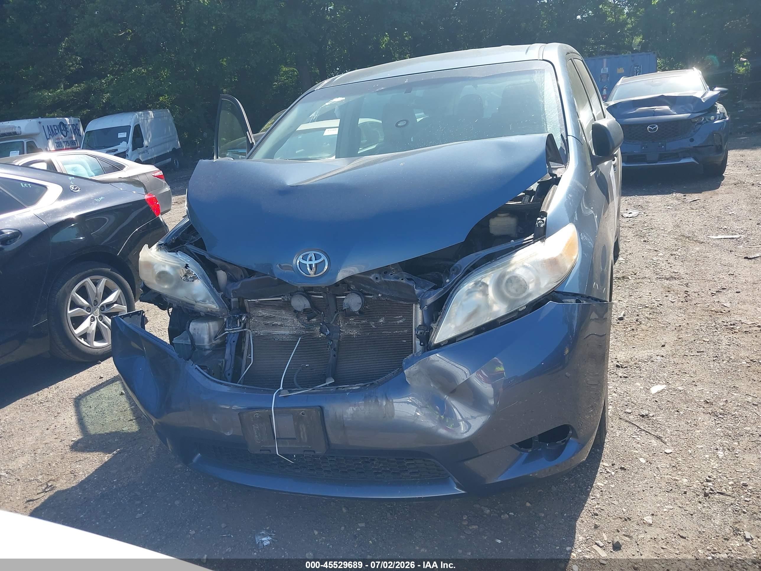 2015 Toyota Sienna L 7 Passenger Синий vin: 5TDZK3DC3FS585962