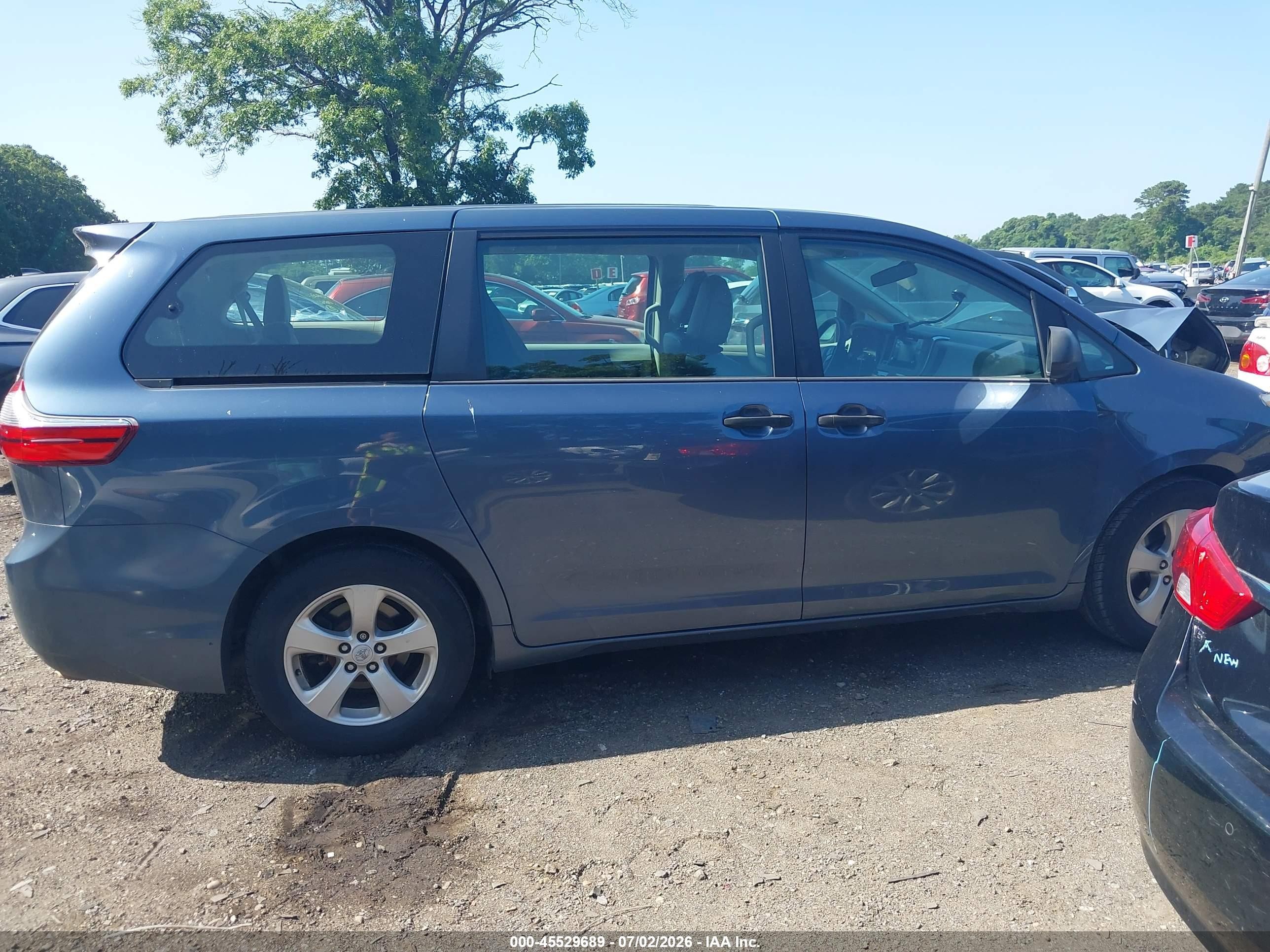 2015 Toyota Sienna L 7 Passenger Синий vin: 5TDZK3DC3FS585962