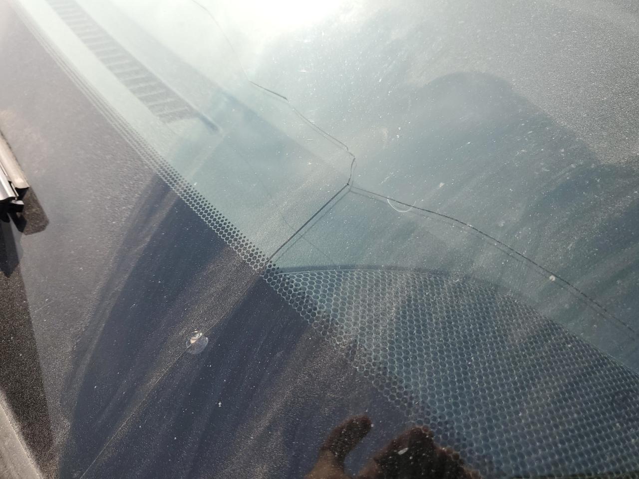 2015 Toyota Sienna L 7-passenger Black vin: 5TDZK3DC3FS629426 Damage: Windshield, Cracked, > 12 Inches