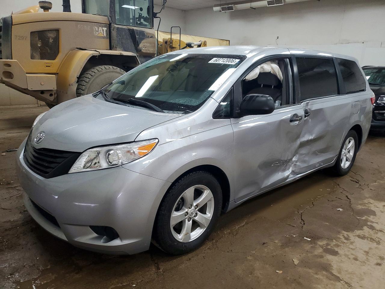 2015 Toyota Sienna L 7-passenger Silver vin: 5TDZK3DC3FS646940