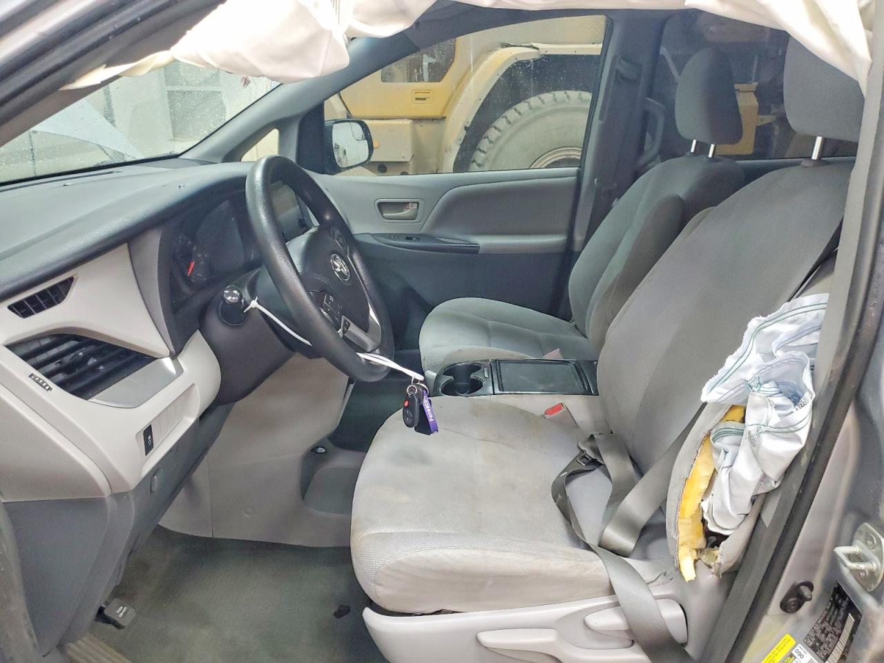 2015 Toyota Sienna L 7-passenger Silver vin: 5TDZK3DC3FS646940