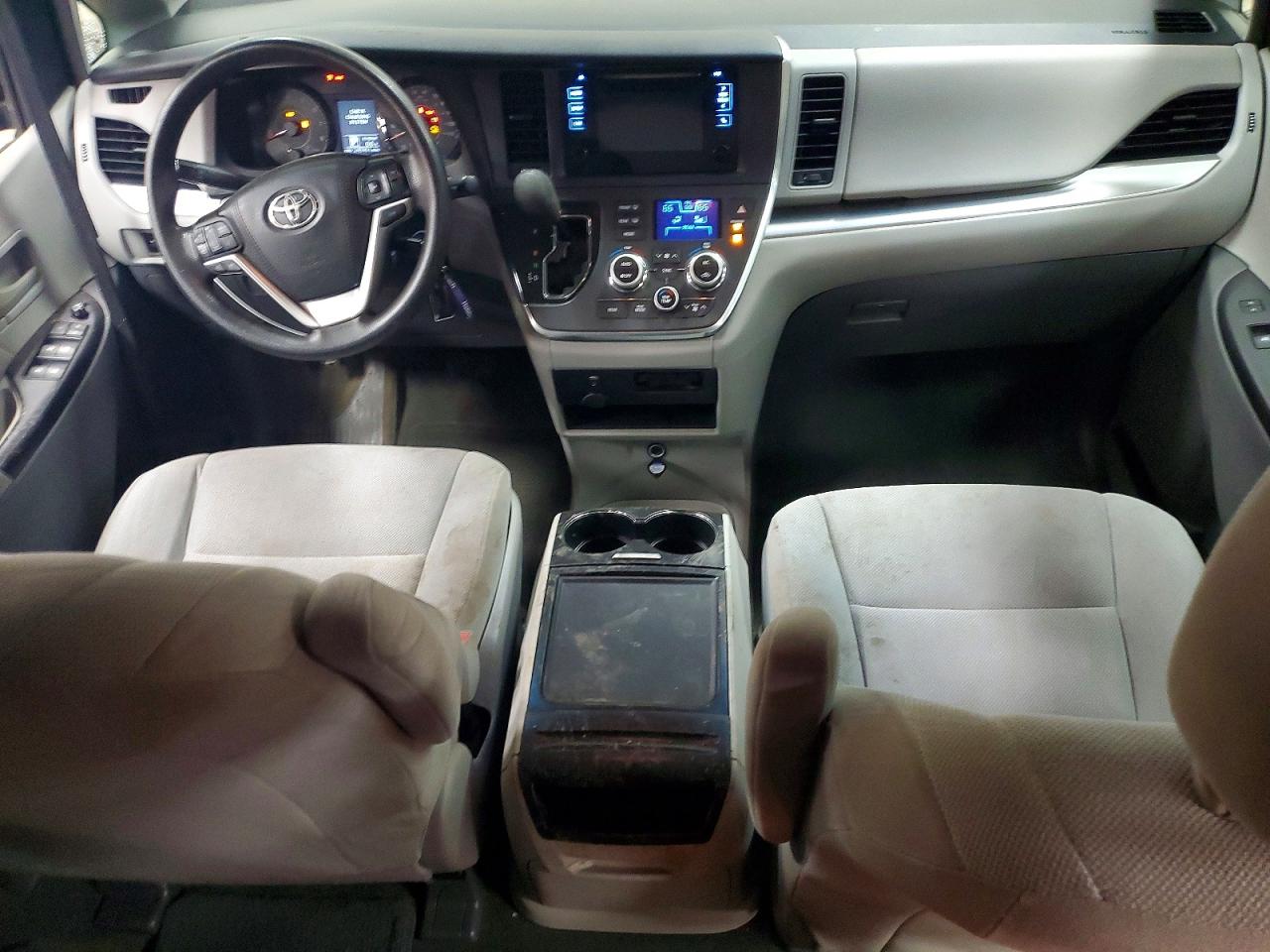 2015 Toyota Sienna L 7-passenger Silver vin: 5TDZK3DC3FS646940